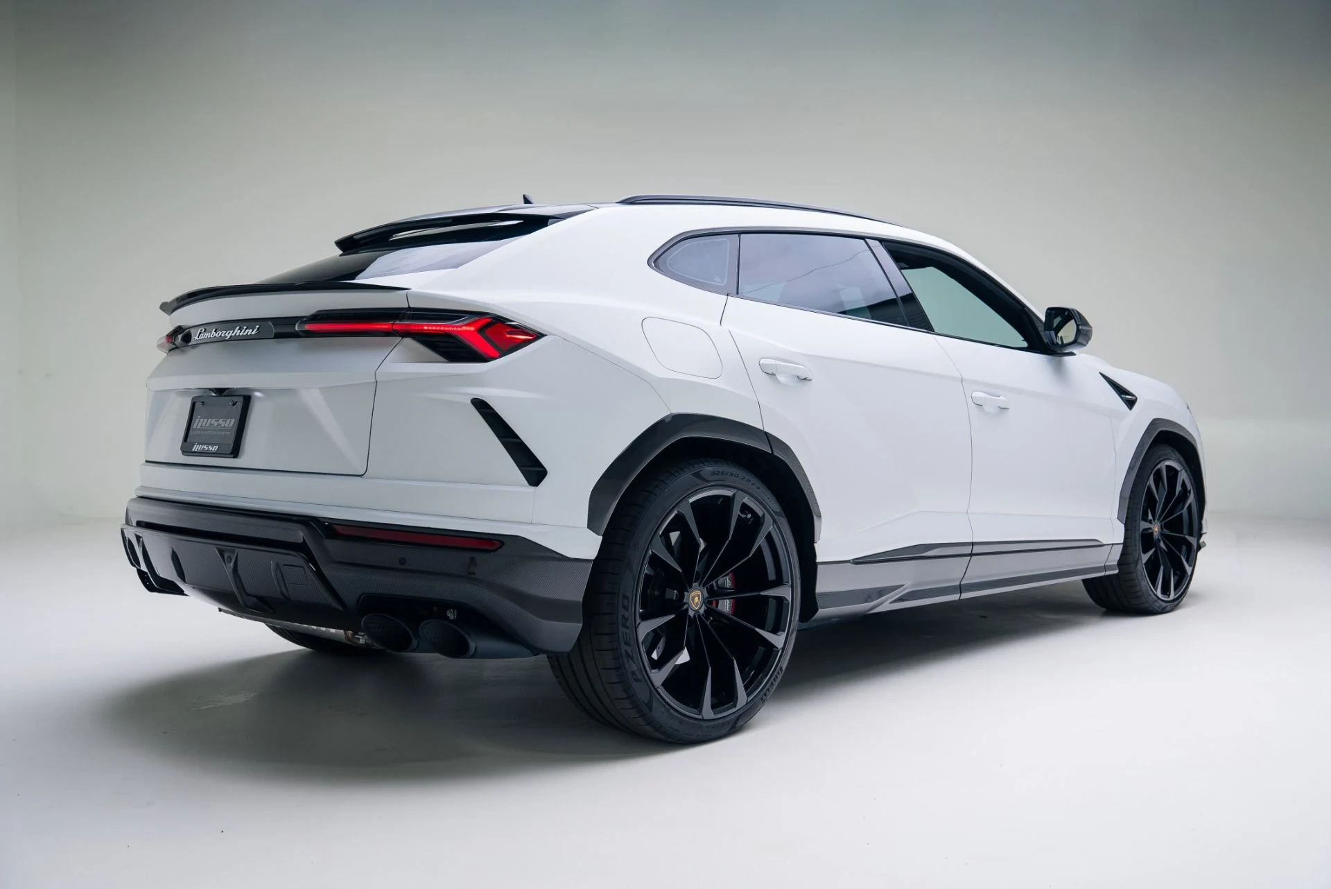 mph023_2388968176_Used_2022_Lamborghini_Urus_1764978399_3ace743538