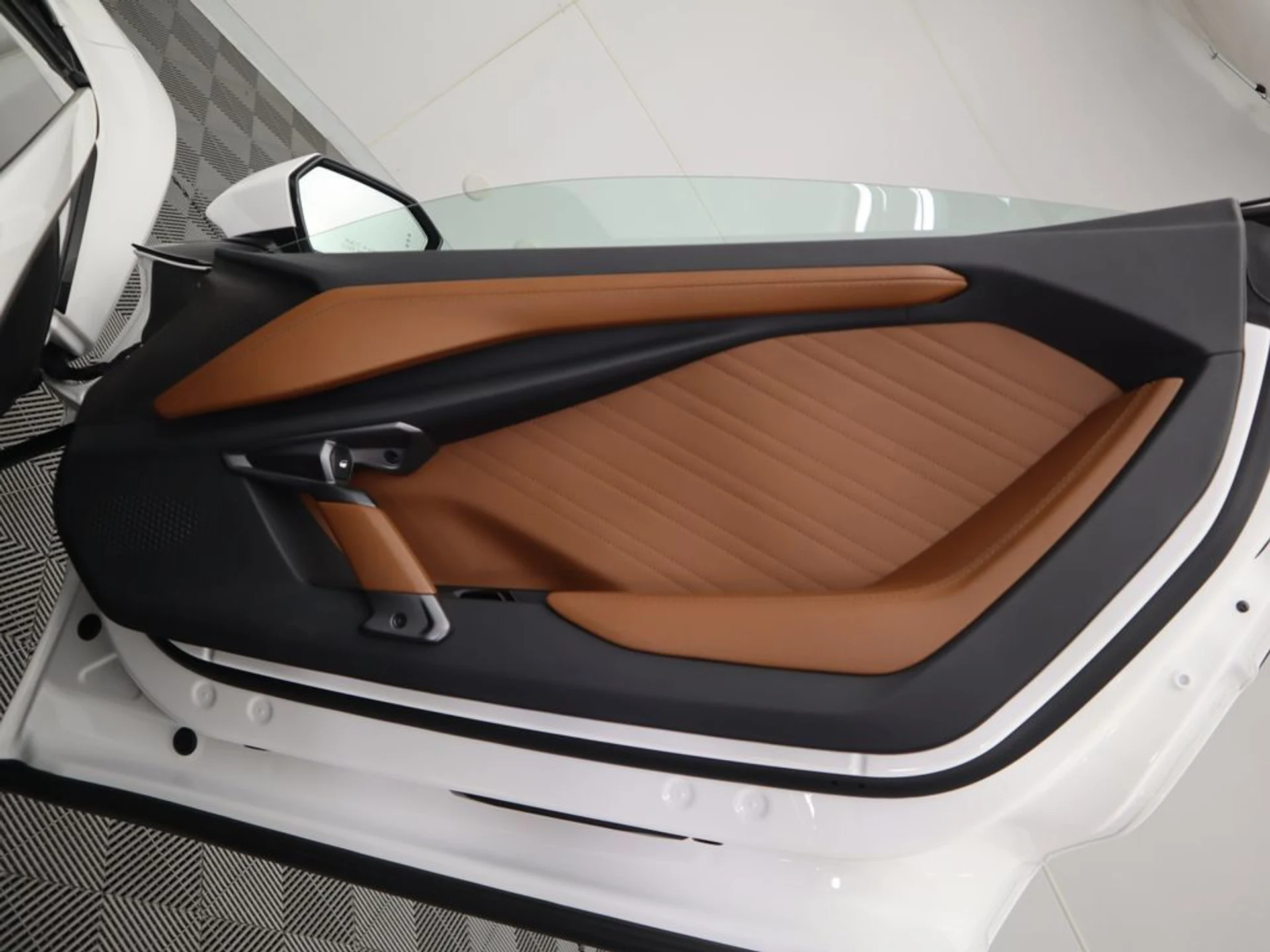 mph023_2389048290_used_2024_lamborghini_revuelto_coupe_8119_23017512_24_1024_76812943dc