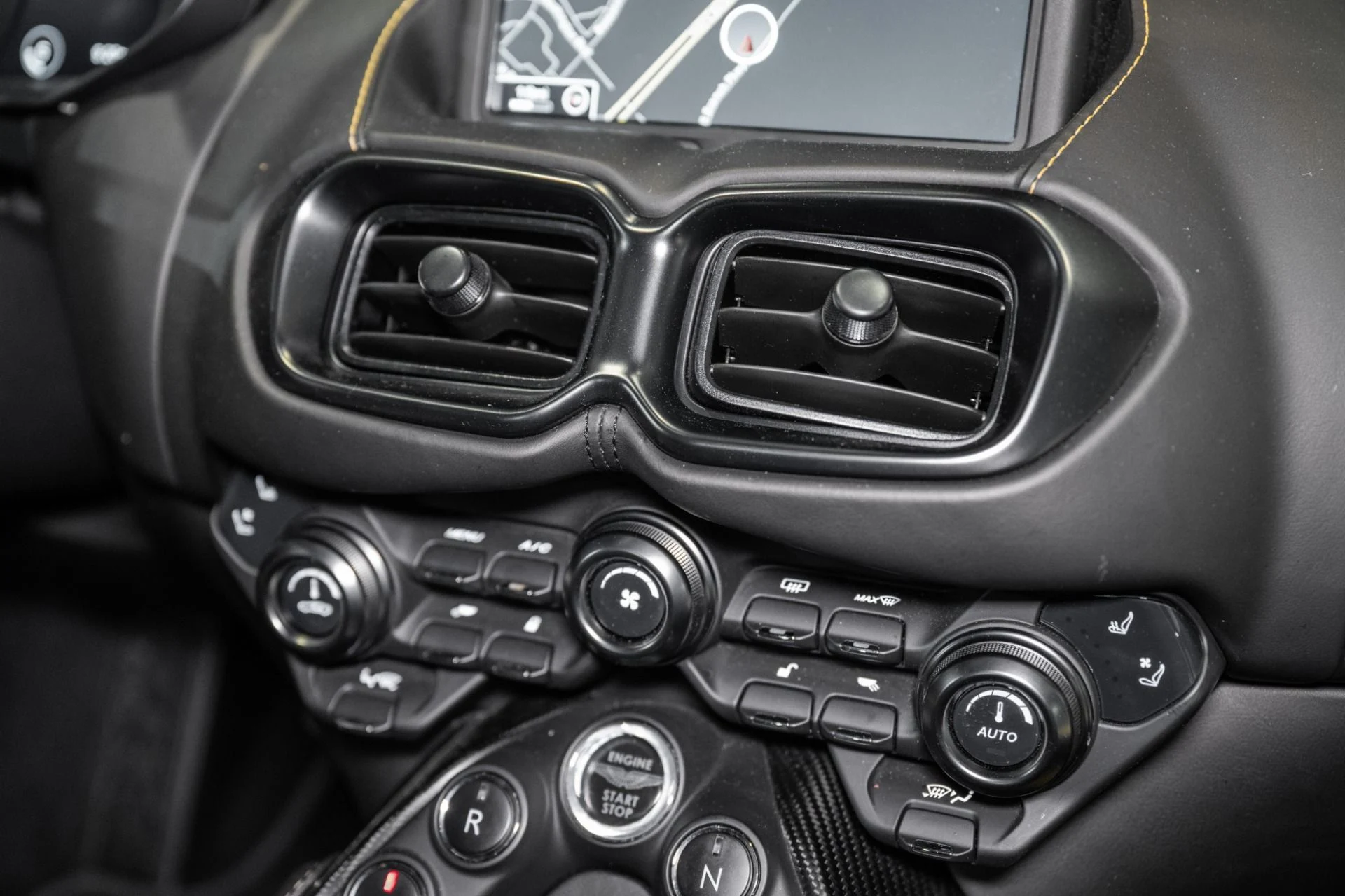 mph023_2394216257_Used_2019_Aston_Martin_Vantage_1765989078_e15560543d