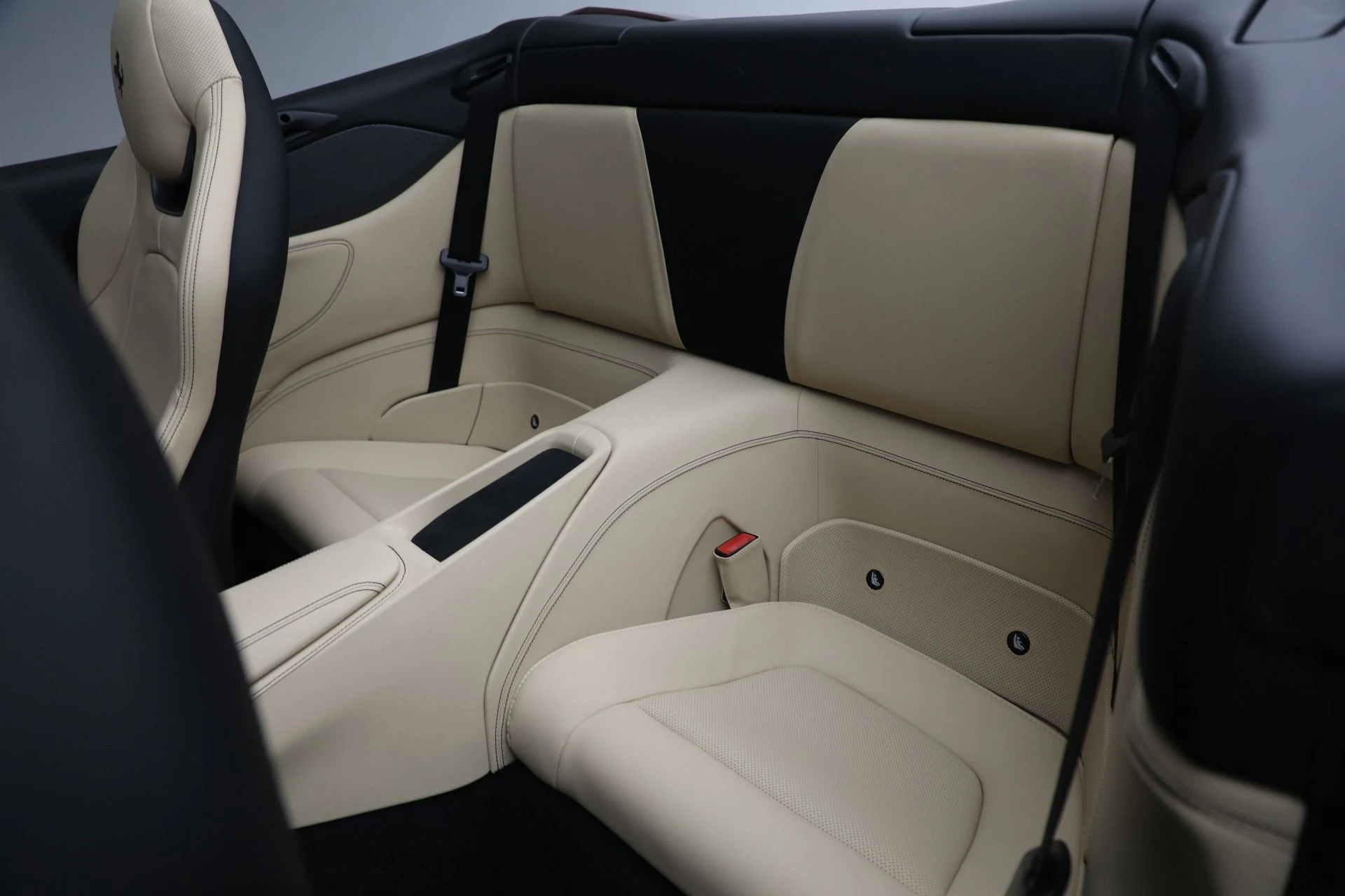 mph023_2396403811_Used_2023_Ferrari_Portofino_M_1754157321_2384006143