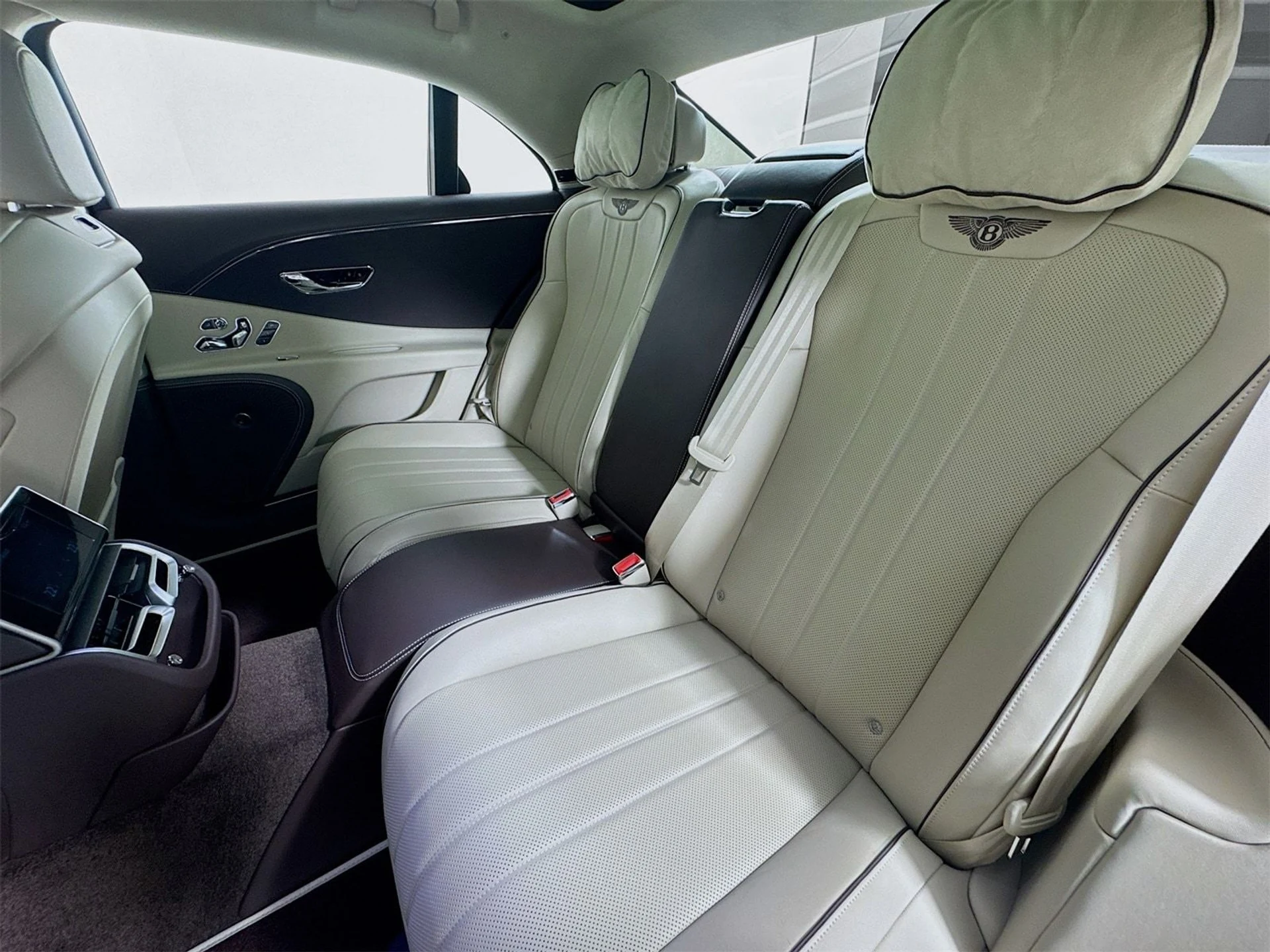 mph023_2399106099_80d11b11048ffb9cb78a604676e5dd8cx_0a28bc3974