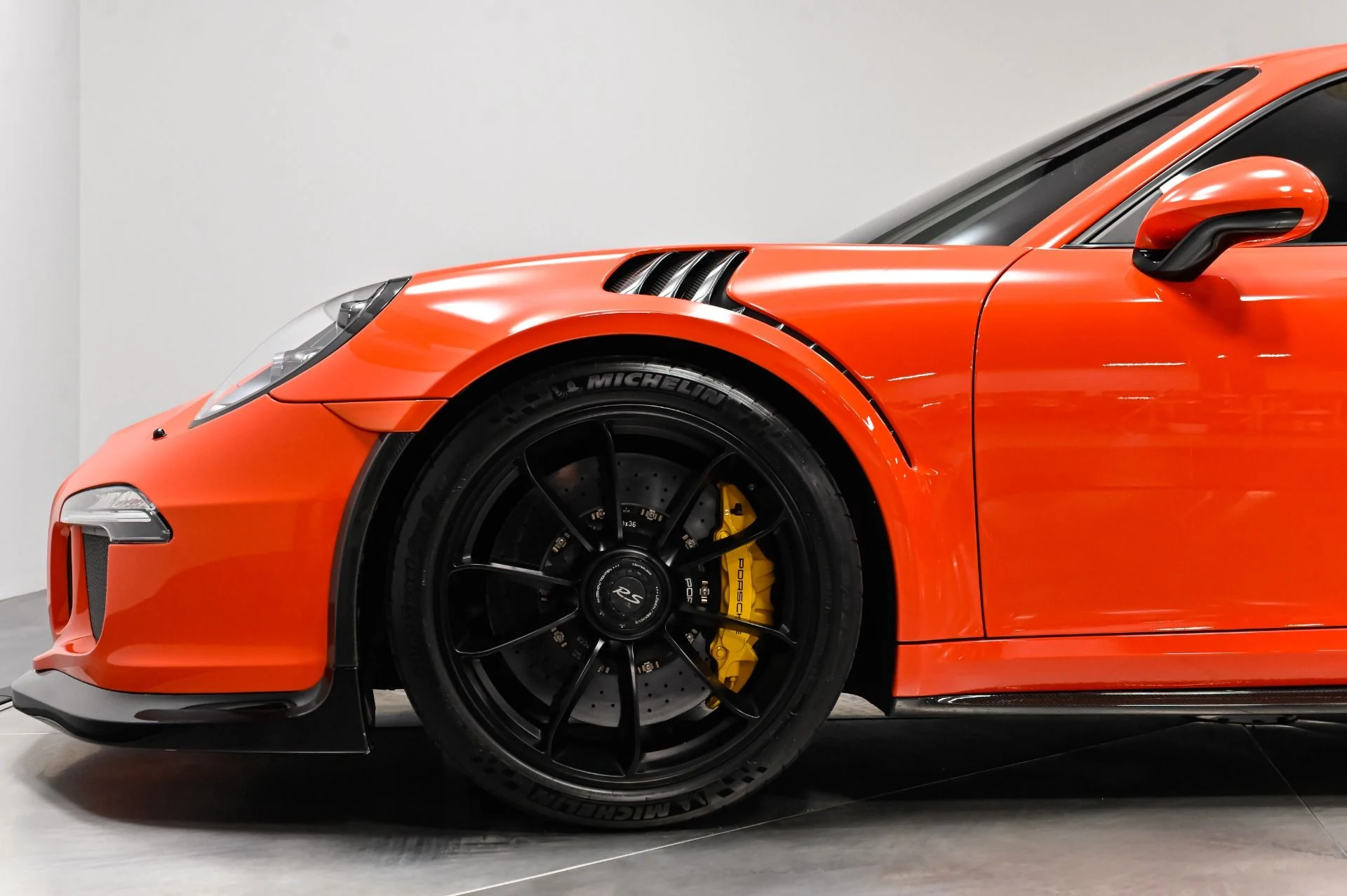 mph023_2401460301_Used_2016_Porsche_911_GT_3_RS_1791298183_c0cb53466d