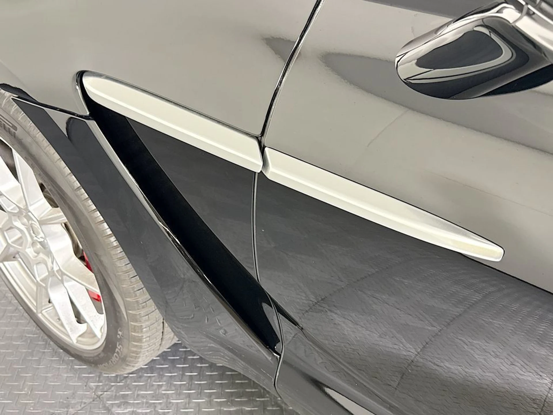 mph023_2405666693_used_2024_aston_martin_dbx_550_11350_23055053_24_1024_1080a80269