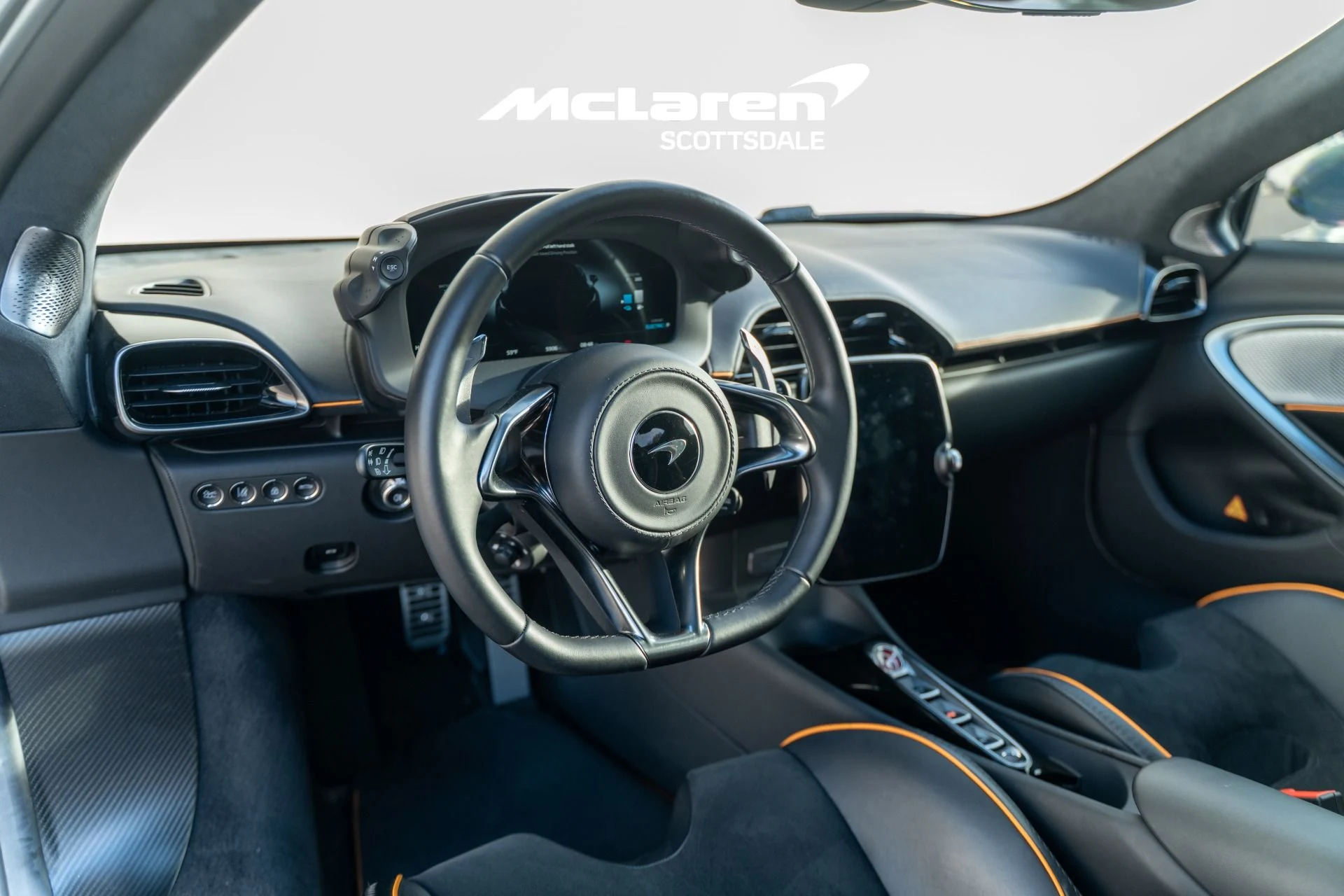 mph023_2406927812_Used_2023_MCLAREN_ARTURA_1766275219_201faaebd7