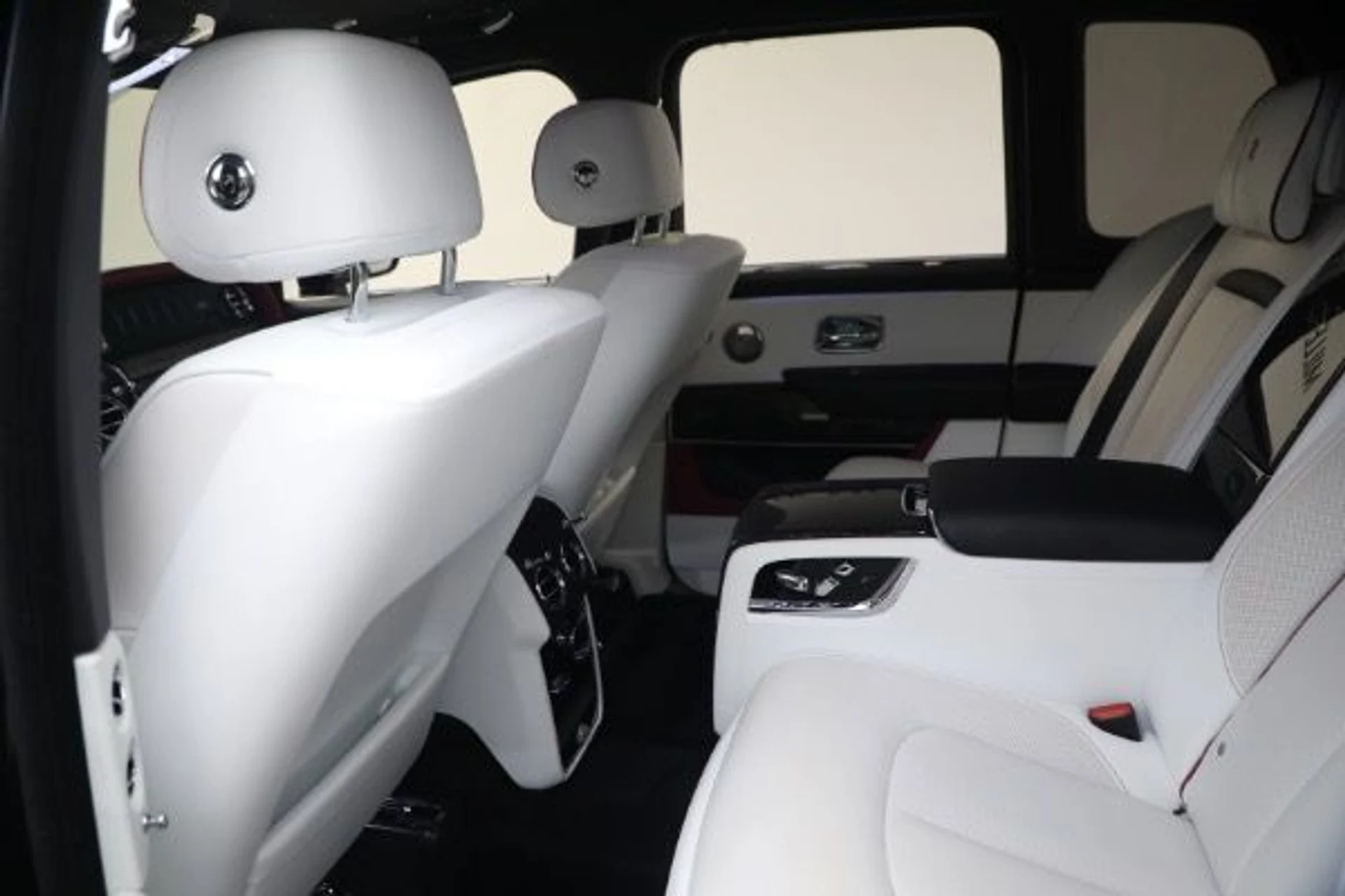 mph023_2420061886_Used_2025_Rolls_Royce_Black_Badge_Cullinan_16517bfaab