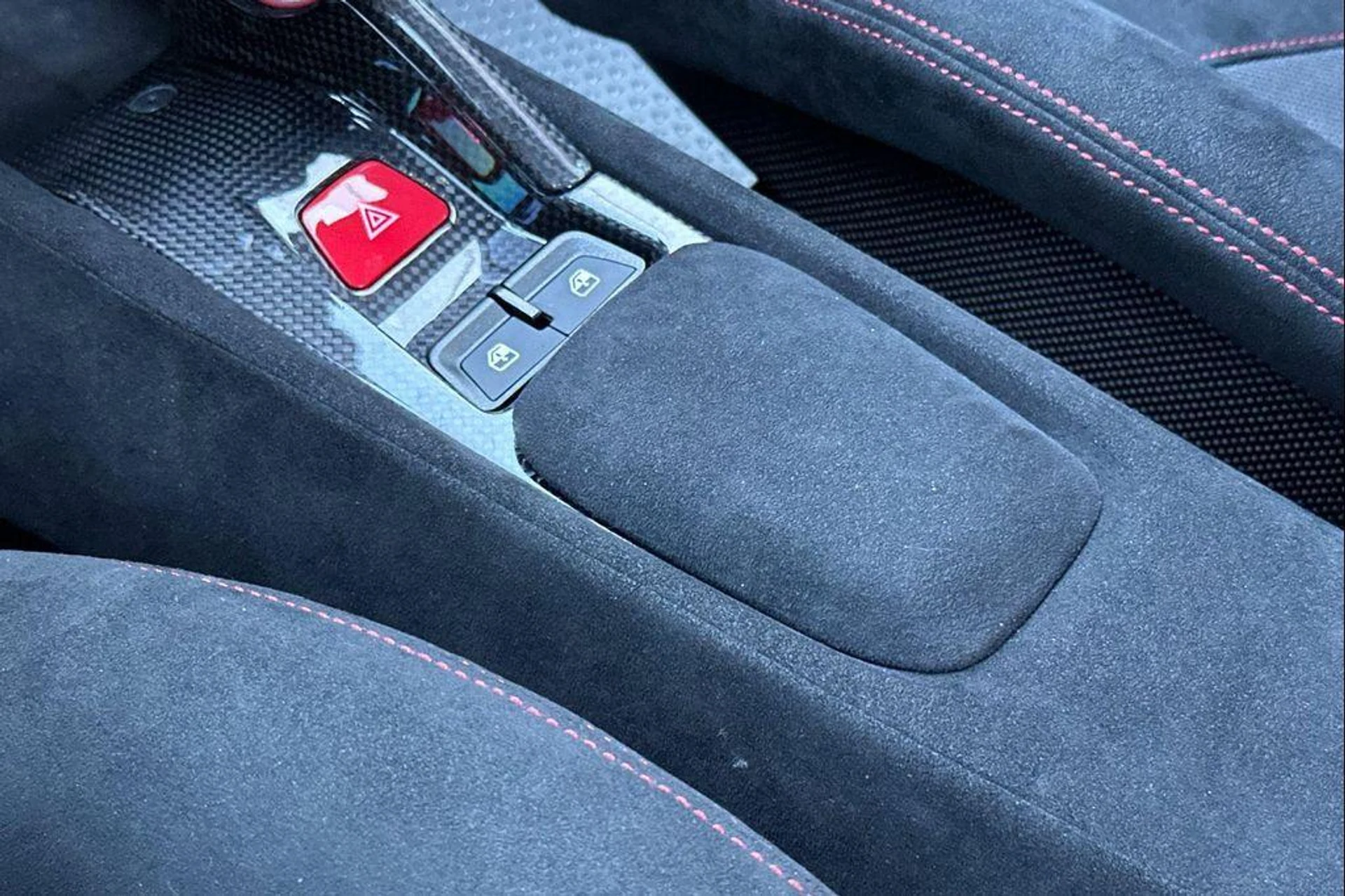 mph023_2430971213_xnsvw_Cus1_LC_Vnux_Y_pp_DK_4_KI_Gfs_777b49ee9b