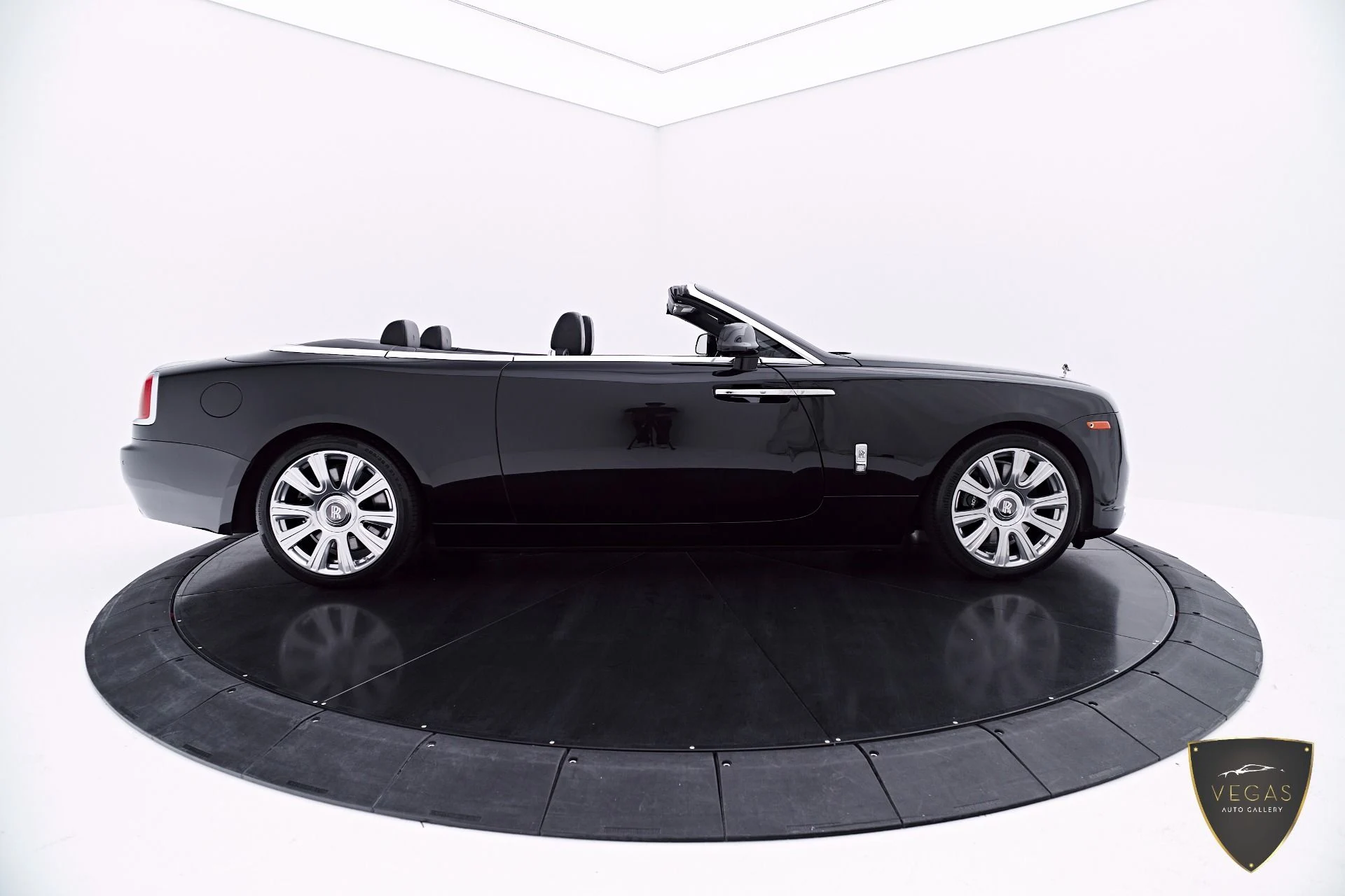 mph023_2435829369_Used_2019_Rolls_Royce_Dawn_Base_1782162939_338857c725