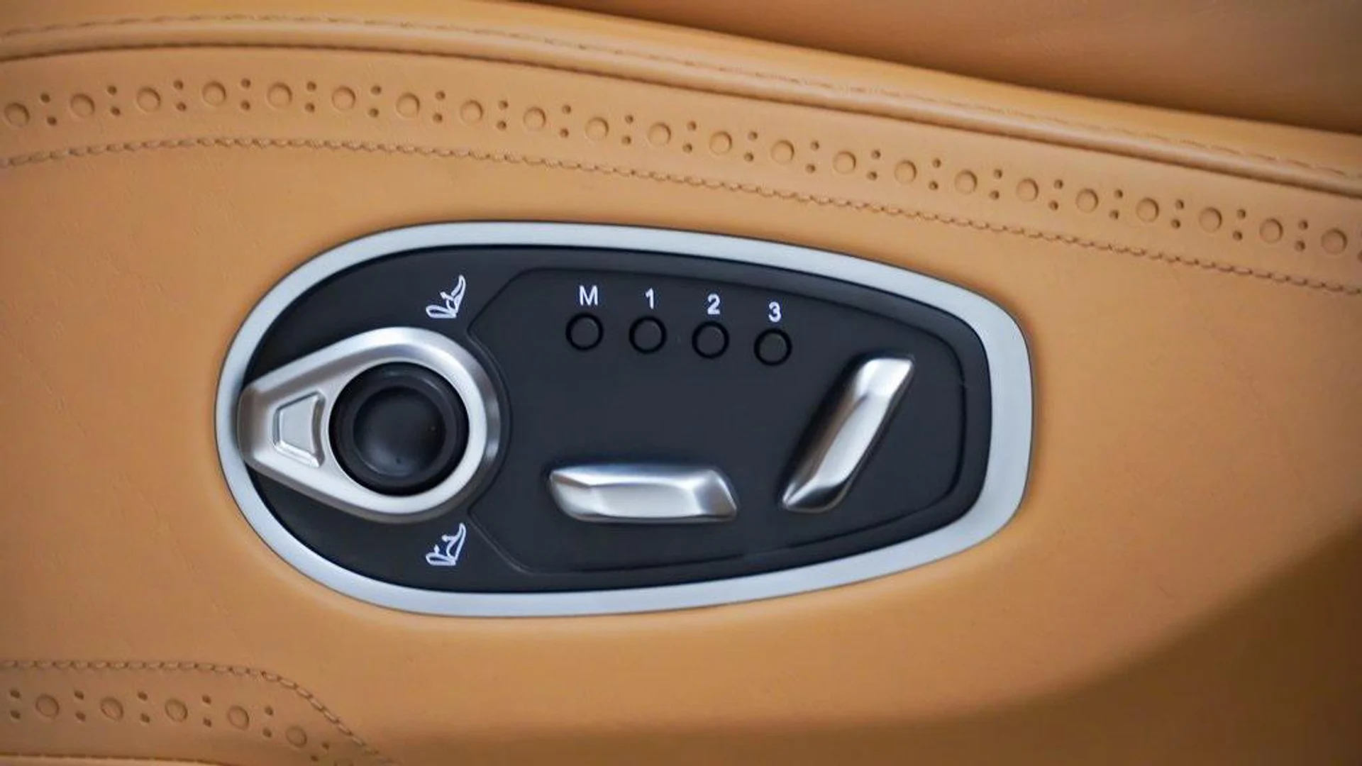 mph023_2437426076_k_Zs_R9_Ecu_R5_NC_Rdi_RKR_Xmi_OKZ_My_U_c68e08e71c