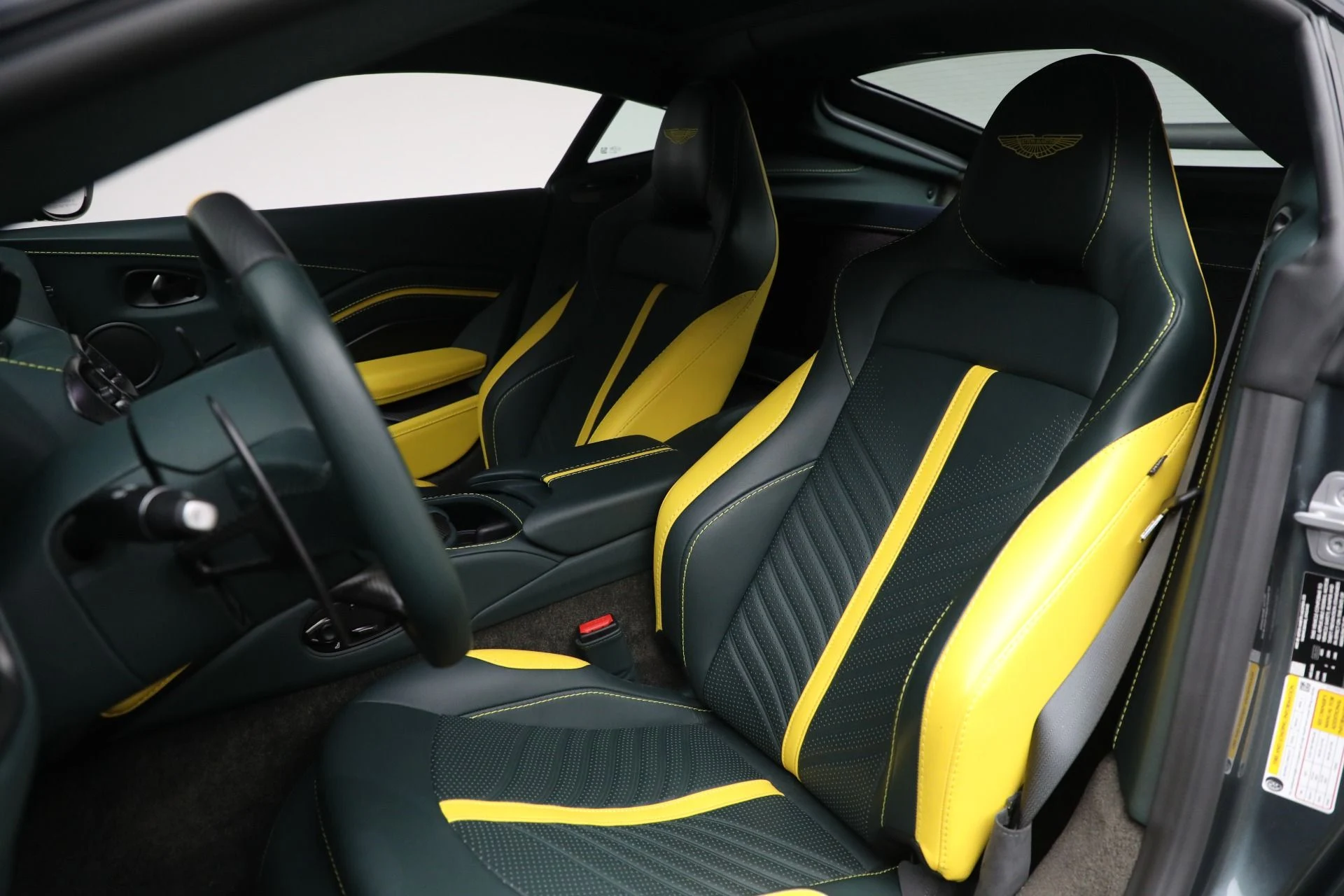 mph023_2440552768_Used_2023_Aston_Martin_Vantage_V12_8d78b013e3