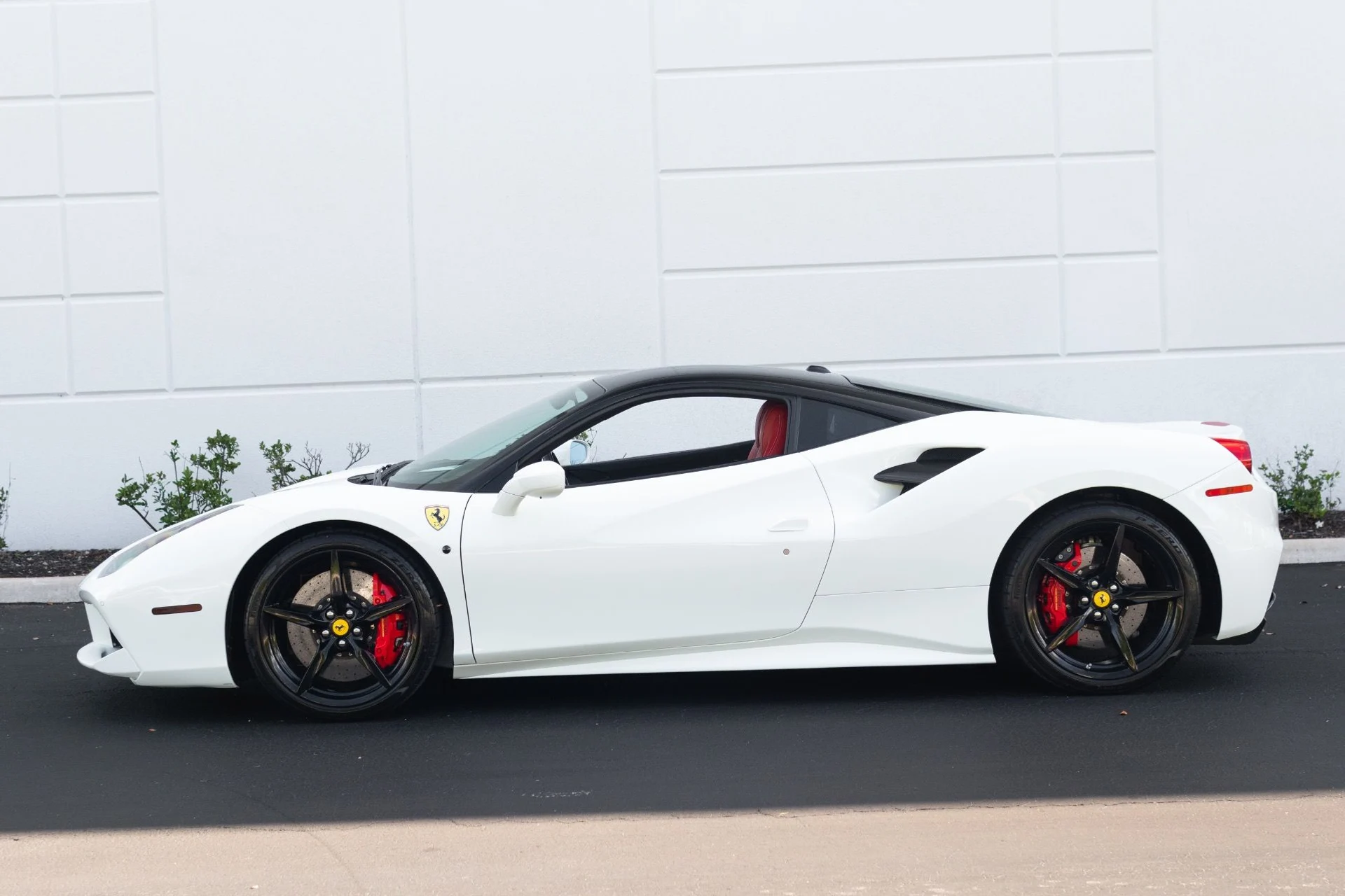 mph023_2446587629_Used_2017_Ferrari_488_GTB_1776194926_69092b7a3a