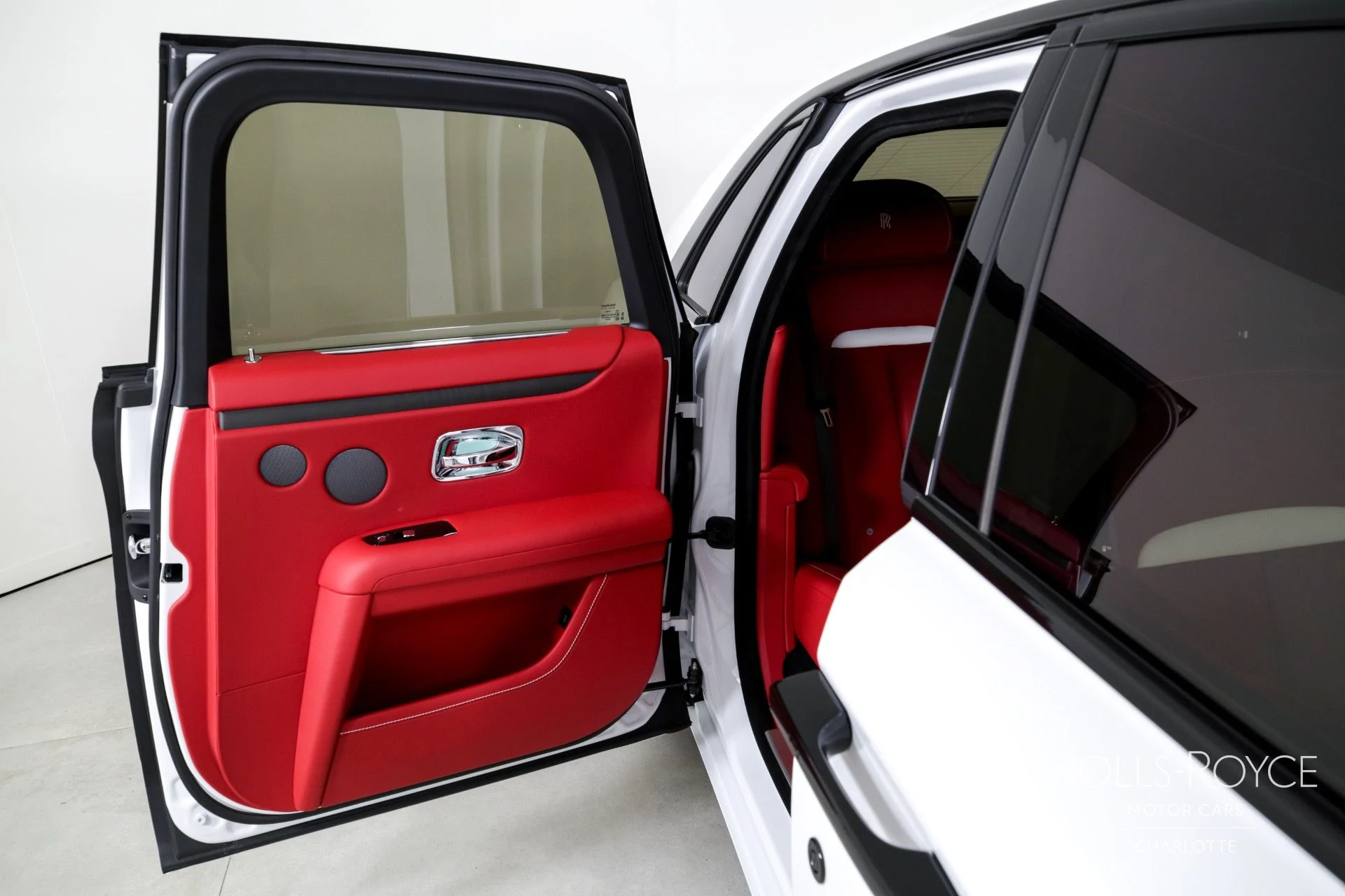 mph023_2448570617_Used_2024_Rolls_Royce_Ghost_1723672329_2ac72c079b