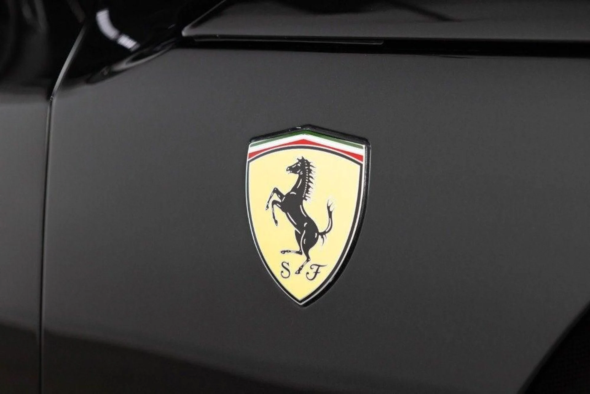 mph023_2455169690_Used_2025_Ferrari_Purosangue_1777382814_59493a2ef9