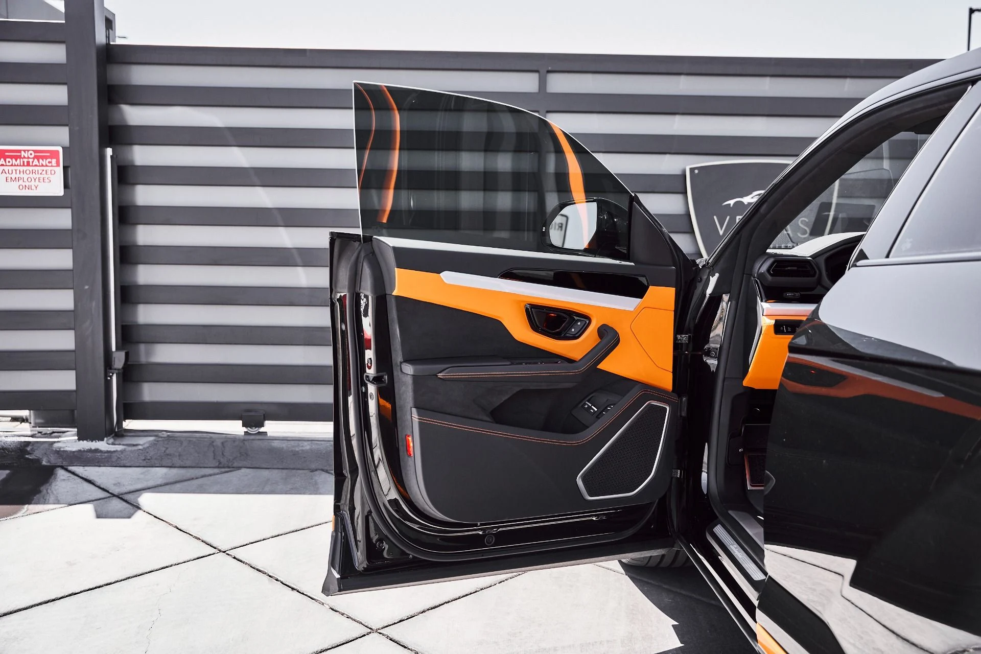 mph023_2460570812_Used_2025_Lamborghini_Urus_SE_1779991996_e84b98c7f1
