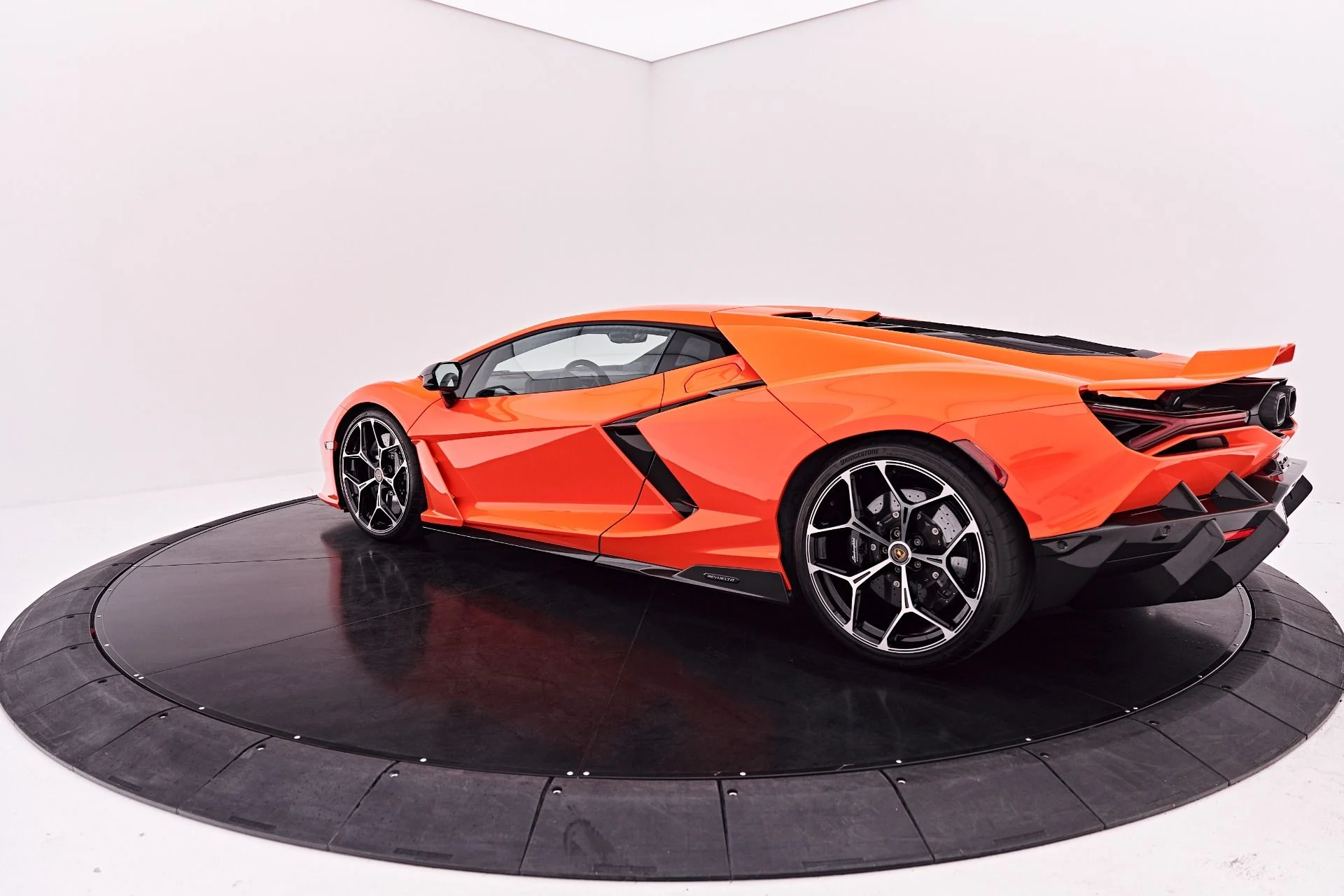mph023_2462153869_Used_2024_Lamborghini_Revuelto_Base_1786150903_e4a6b81e9d