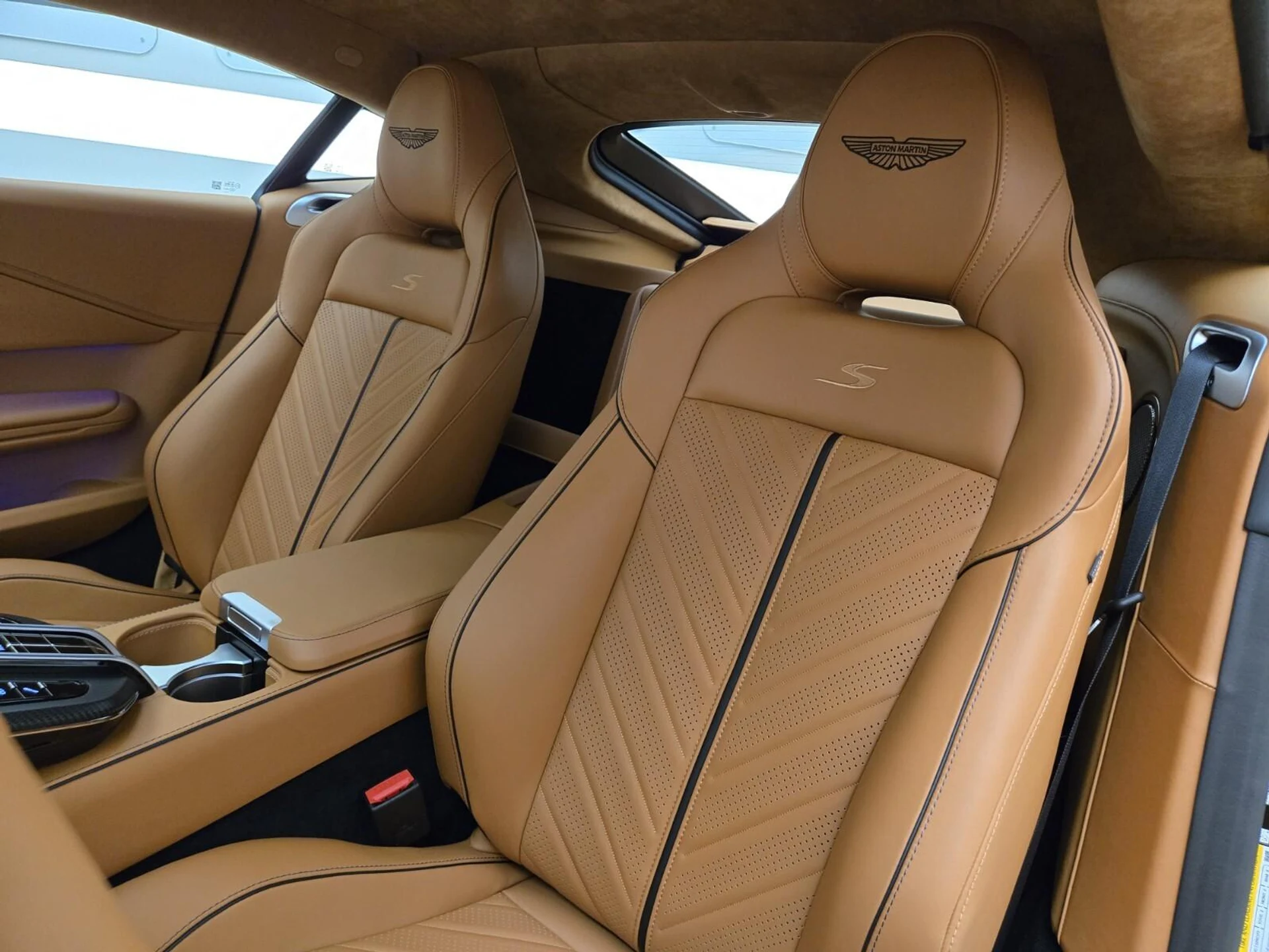 mph023_2470231808_New_2026_Aston_Martin_Vantage_S_1775625502_201642613b