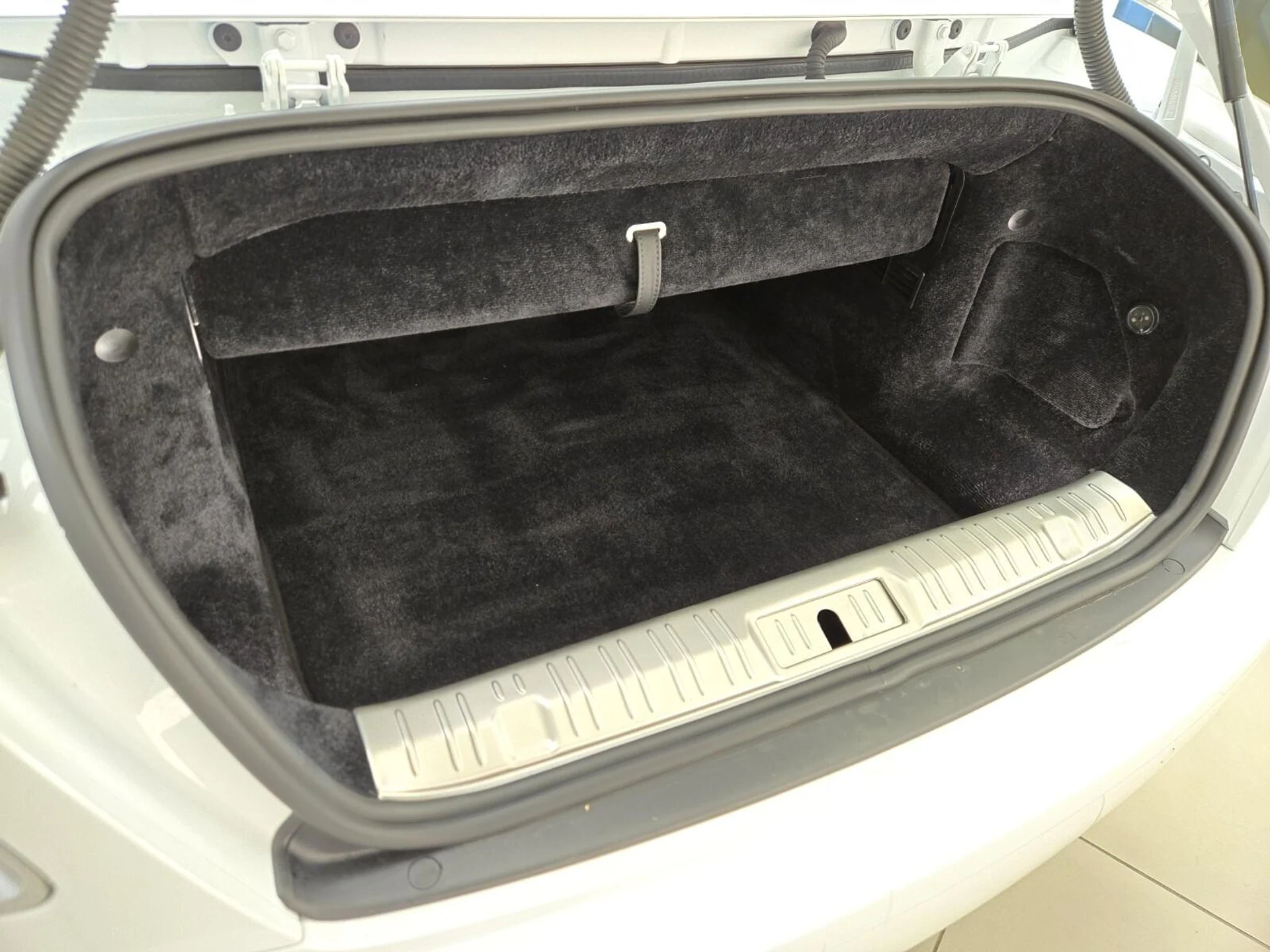 mph023_2470466117_Used_2018_Rolls_Royce_Dawn_1753166204_1652de5eb5
