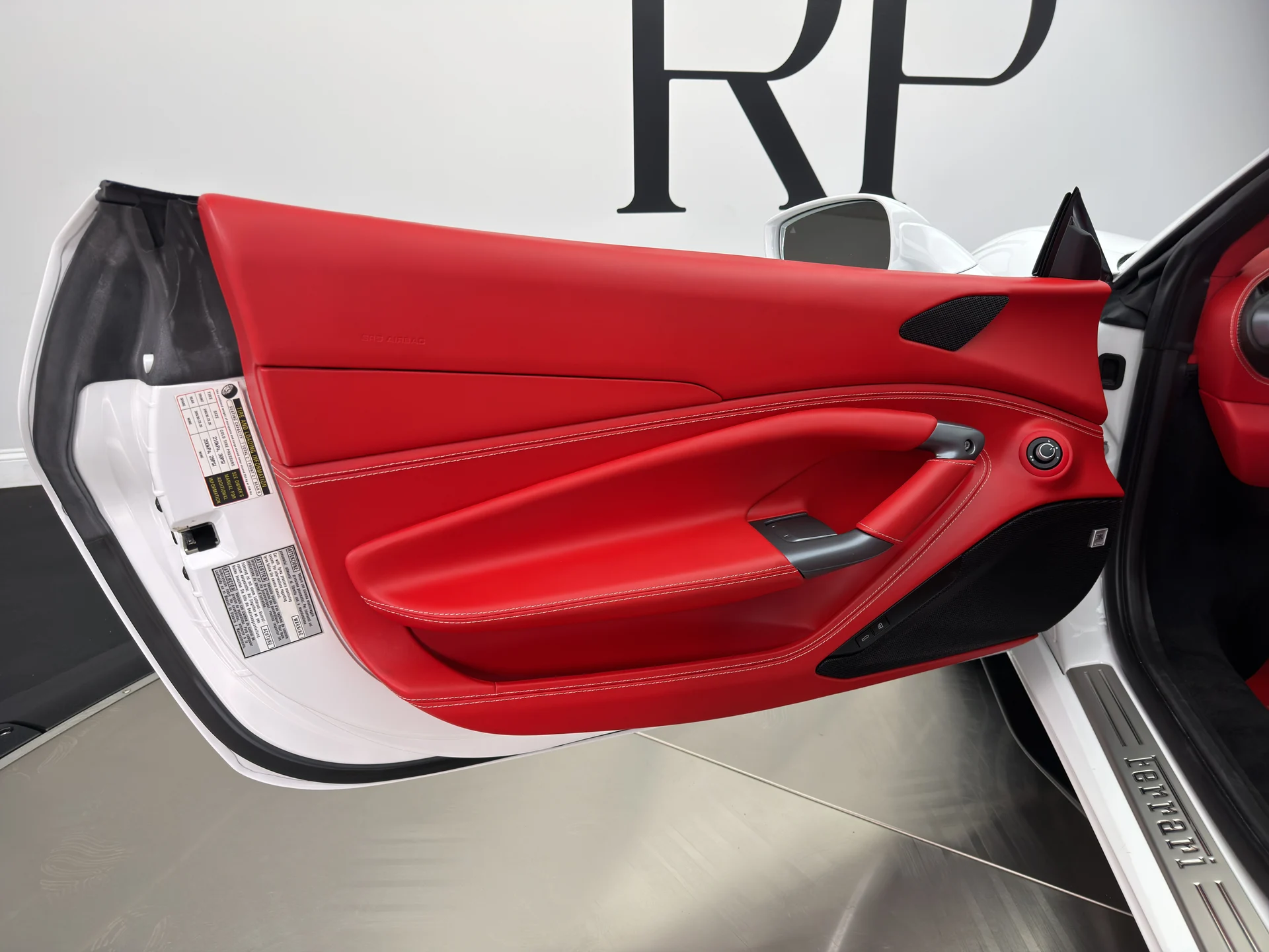 mph023_2470641288_CA_3758_interior_001_f9b5245684