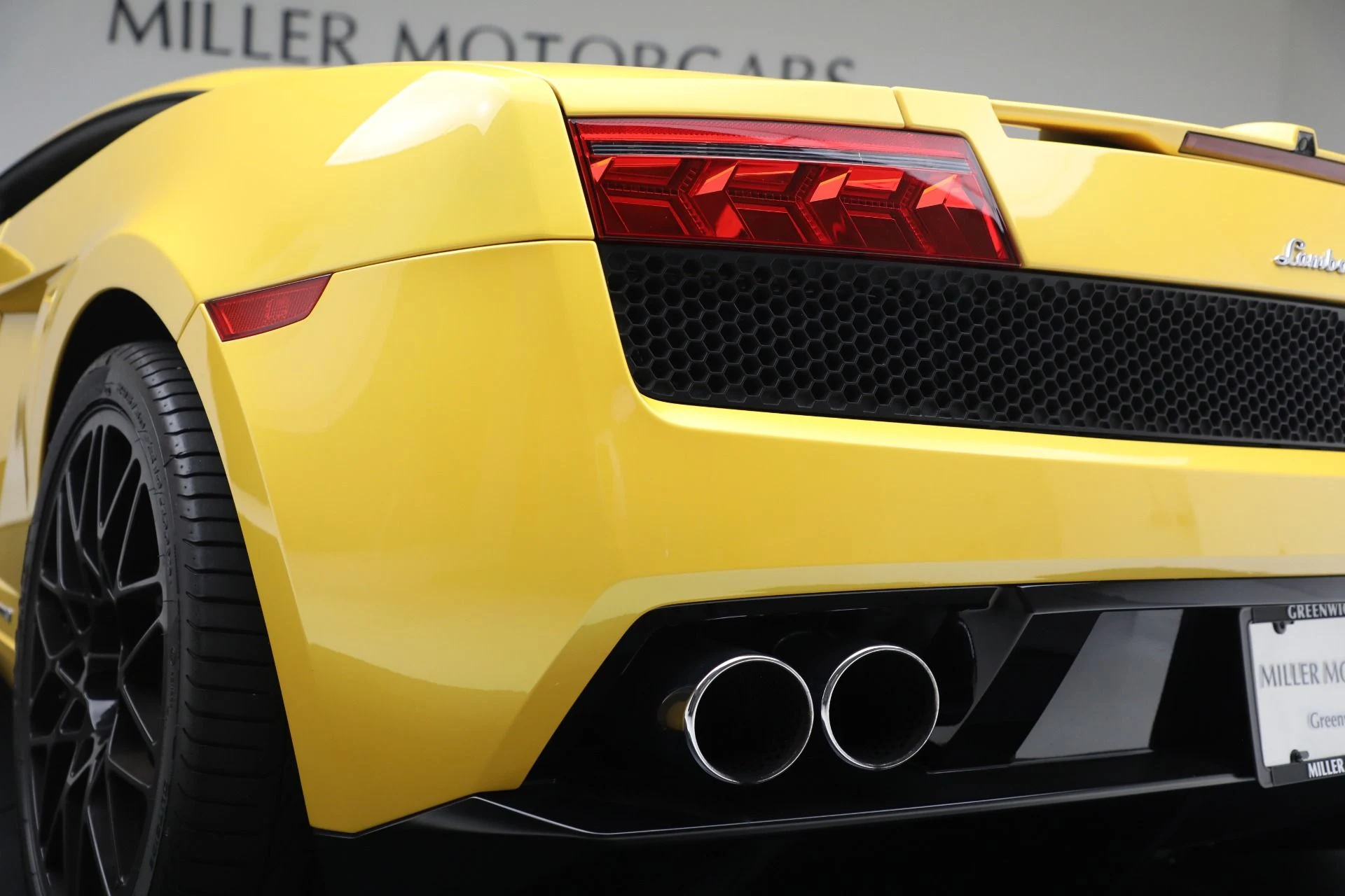 mph023_2471878903_Used_2011_Lamborghini_Gallardo_LP_550_2_385b8a3317