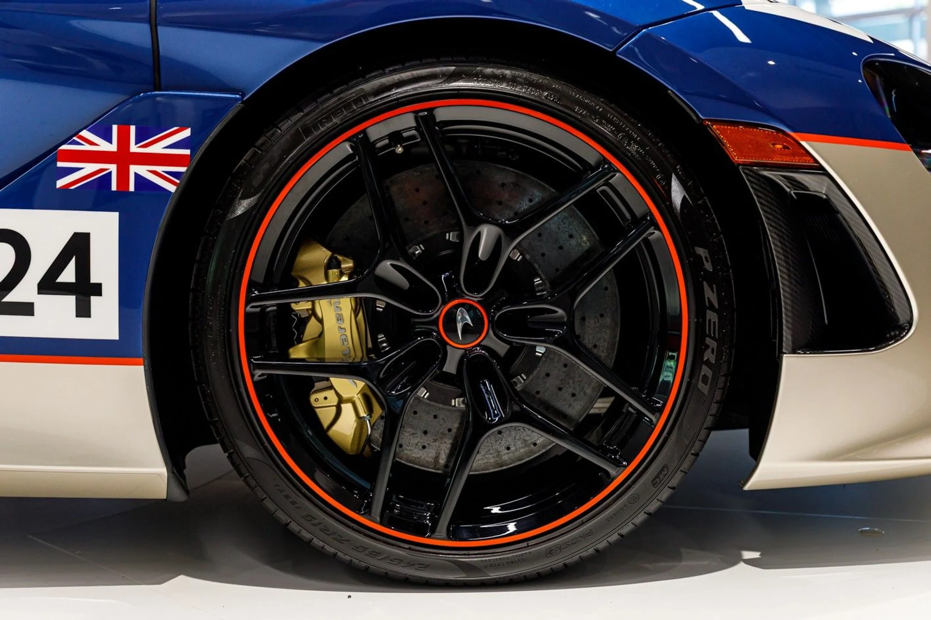 mph023_2472669797_430_p24_l_46c1b234e9