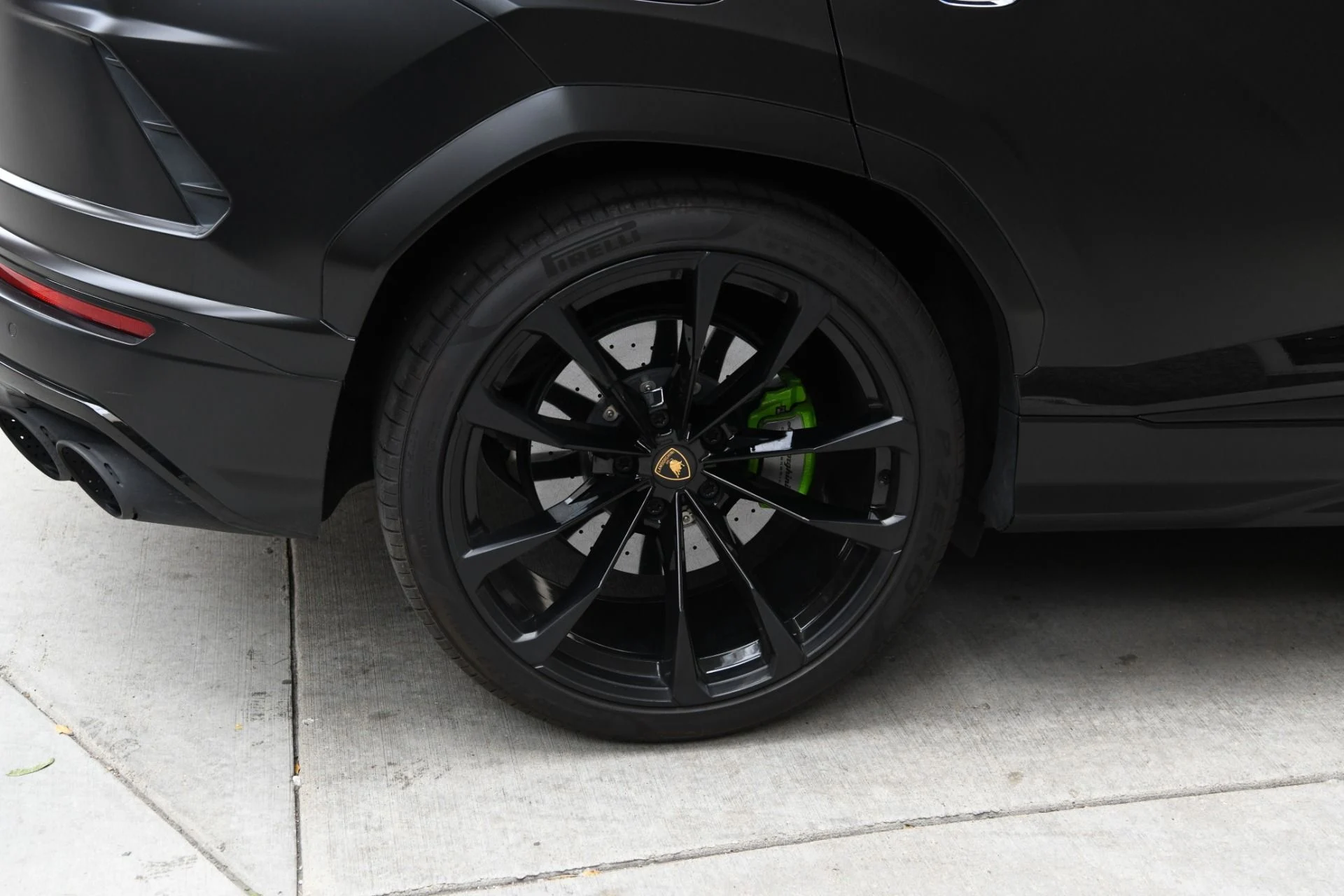 mph023_2474998847_Used_2021_Lamborghini_Urus_1762030183_dd389a6c5b