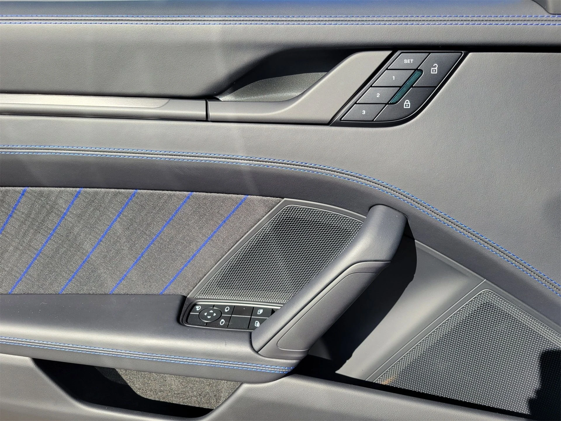 mph023_2486080722_47dbf319e40985e3c916d93de18c35ab_0dbc430ebc