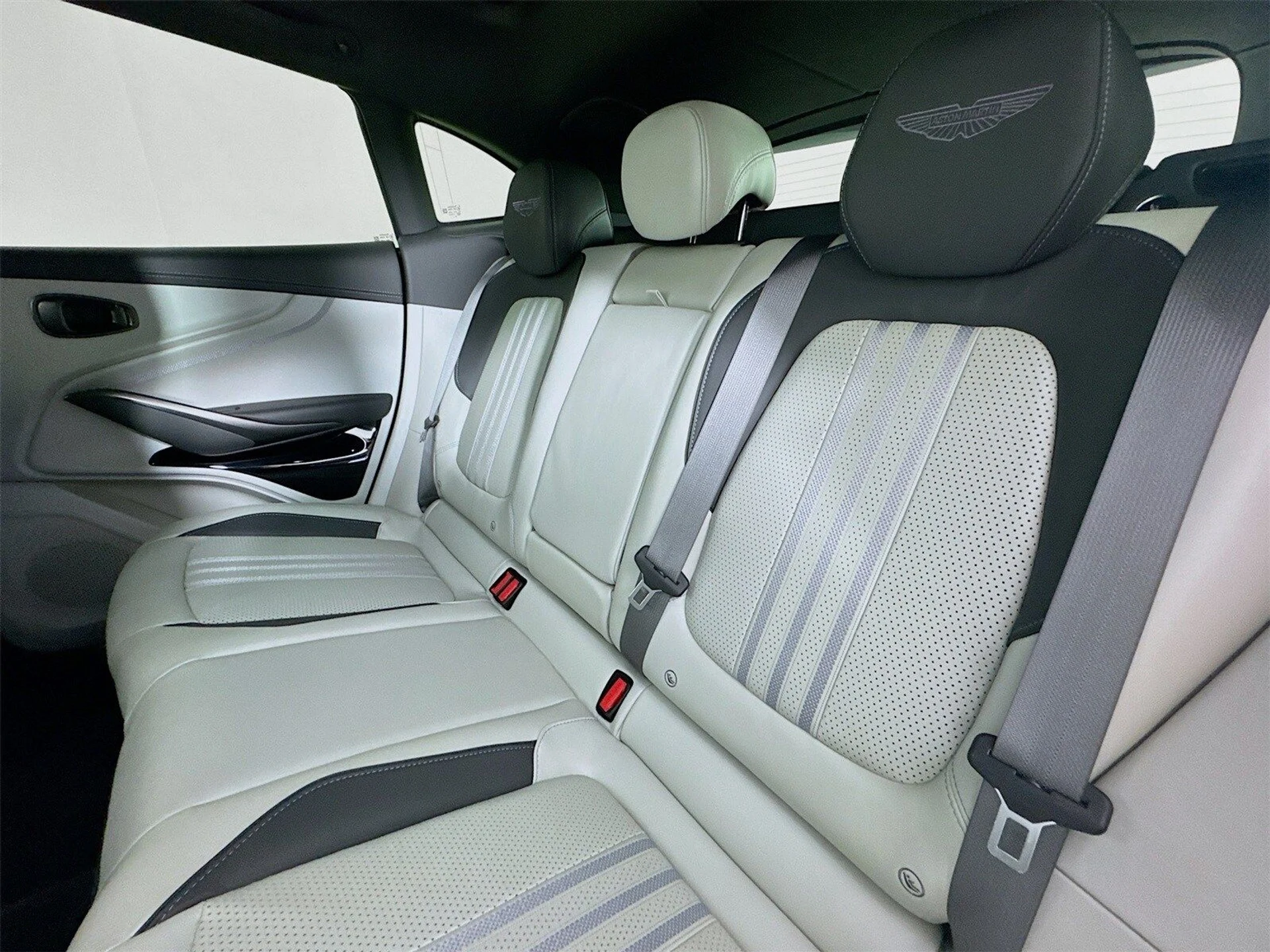 mph023_2487504550_522ca15a9e94f90e9beb511537dcecc2x_a00b0deda2