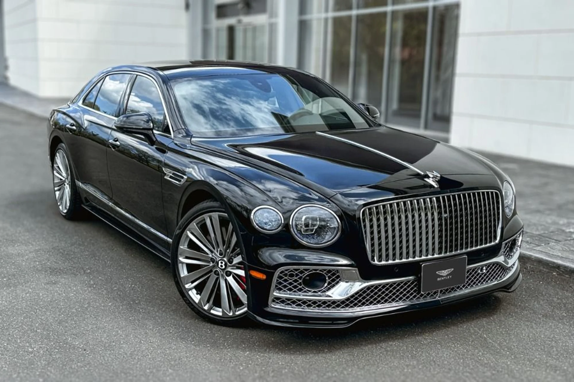 mph023_2488315681_Used_2023_Bentley_Flying_Spur_Speed_1778073007_5c1a764639