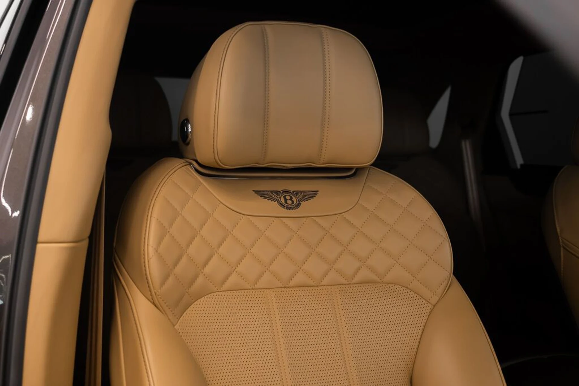 mph023_2495261065_bentley_bentayga_2017_jpg_v_1758918548_91bec2465d