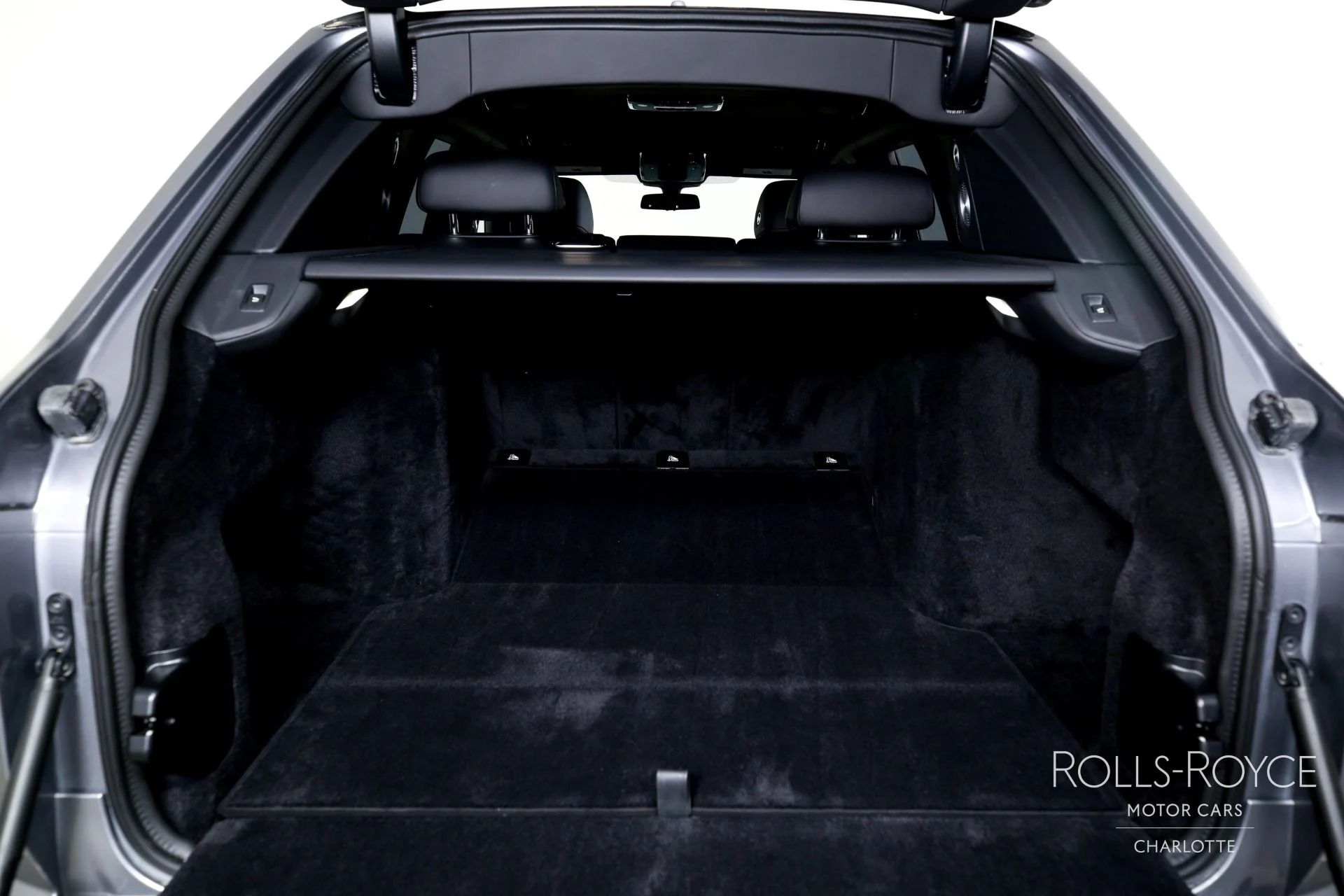 mph023_2496350422_Used_2026_Rolls_Royce_Black_Badge_Cullinan_1771362873_ee5b2c69ed