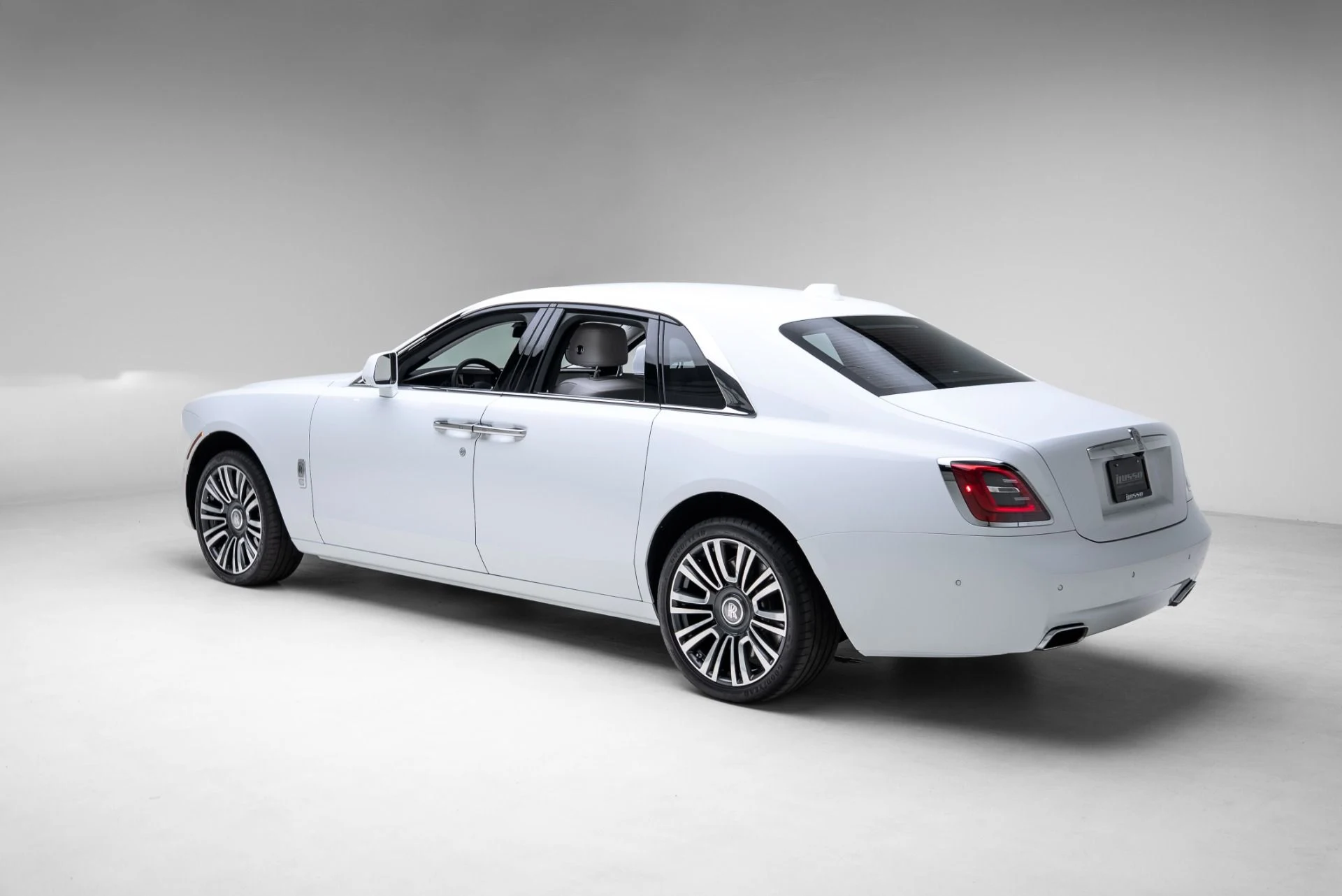 mph023_2498184006_Used_2022_Rolls_Royce_Ghost_1775153205_486fb7a2d2