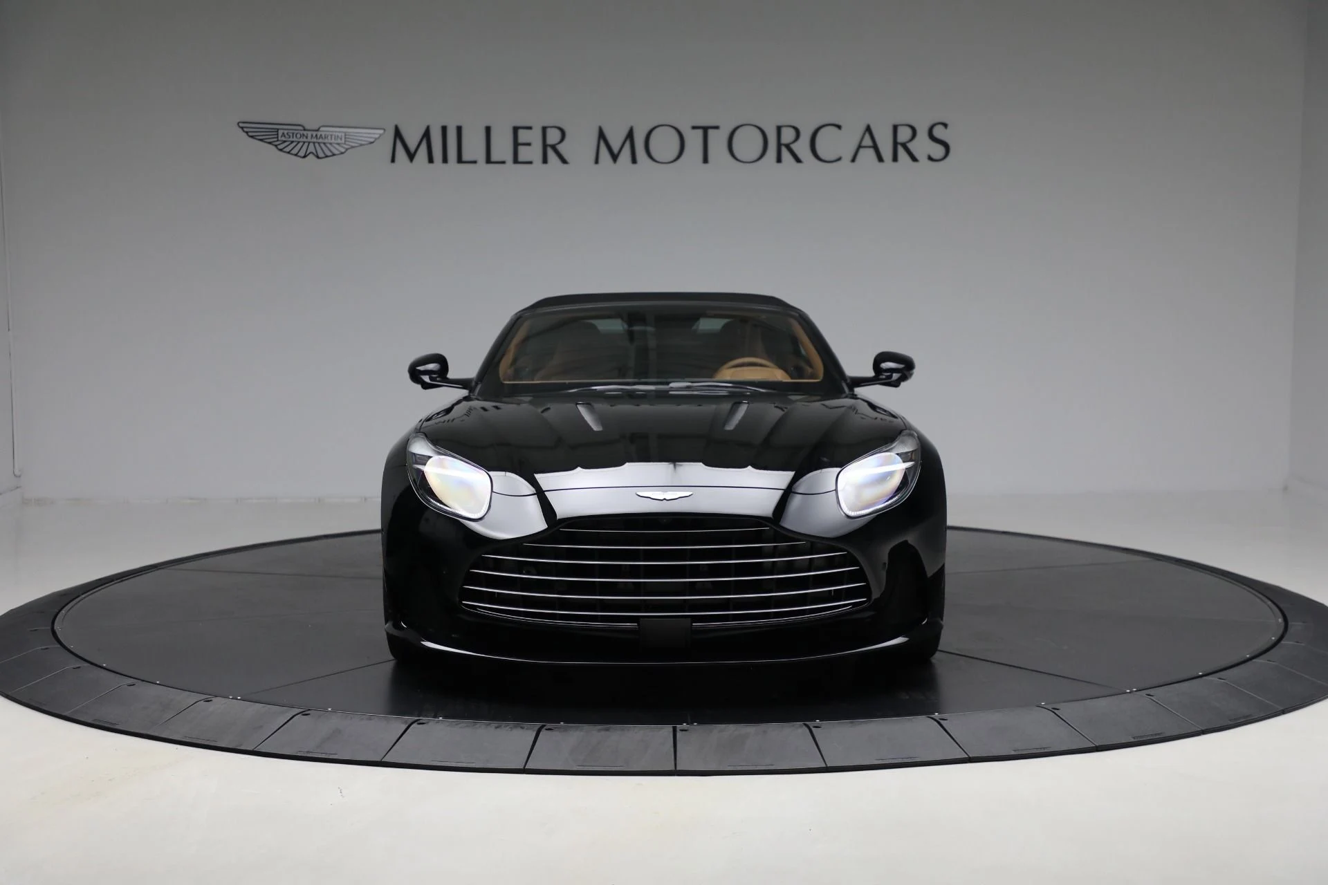 mph023_2511173306_New_2025_Aston_Martin_DB_12_Volante_f821e3a1aa
