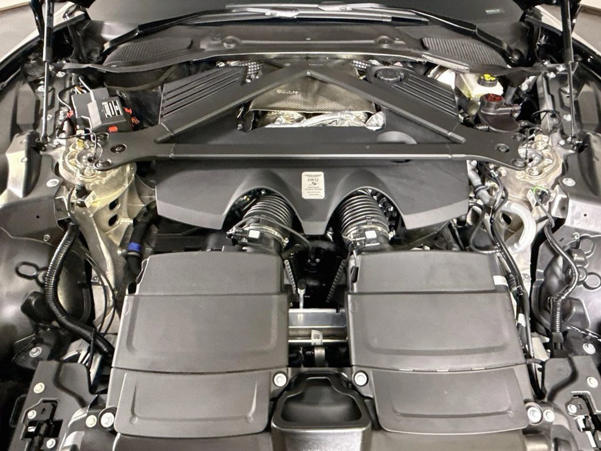 mph023_2514280482_new_2026_aston_martin_db12_scoupe_11350_23060262_24_1024_05c3a842bc