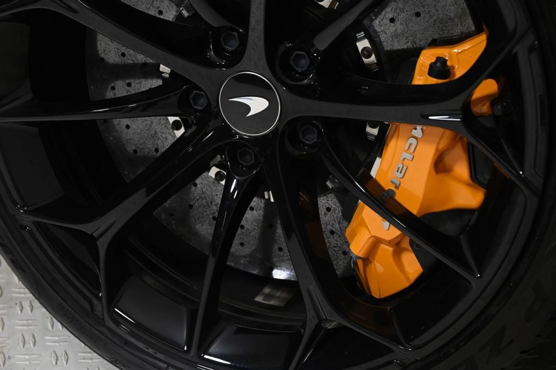 mph023_2516430000_used_2025_mclaren_artura_performance_11350_22911649_23_1024_9cdbaf2645