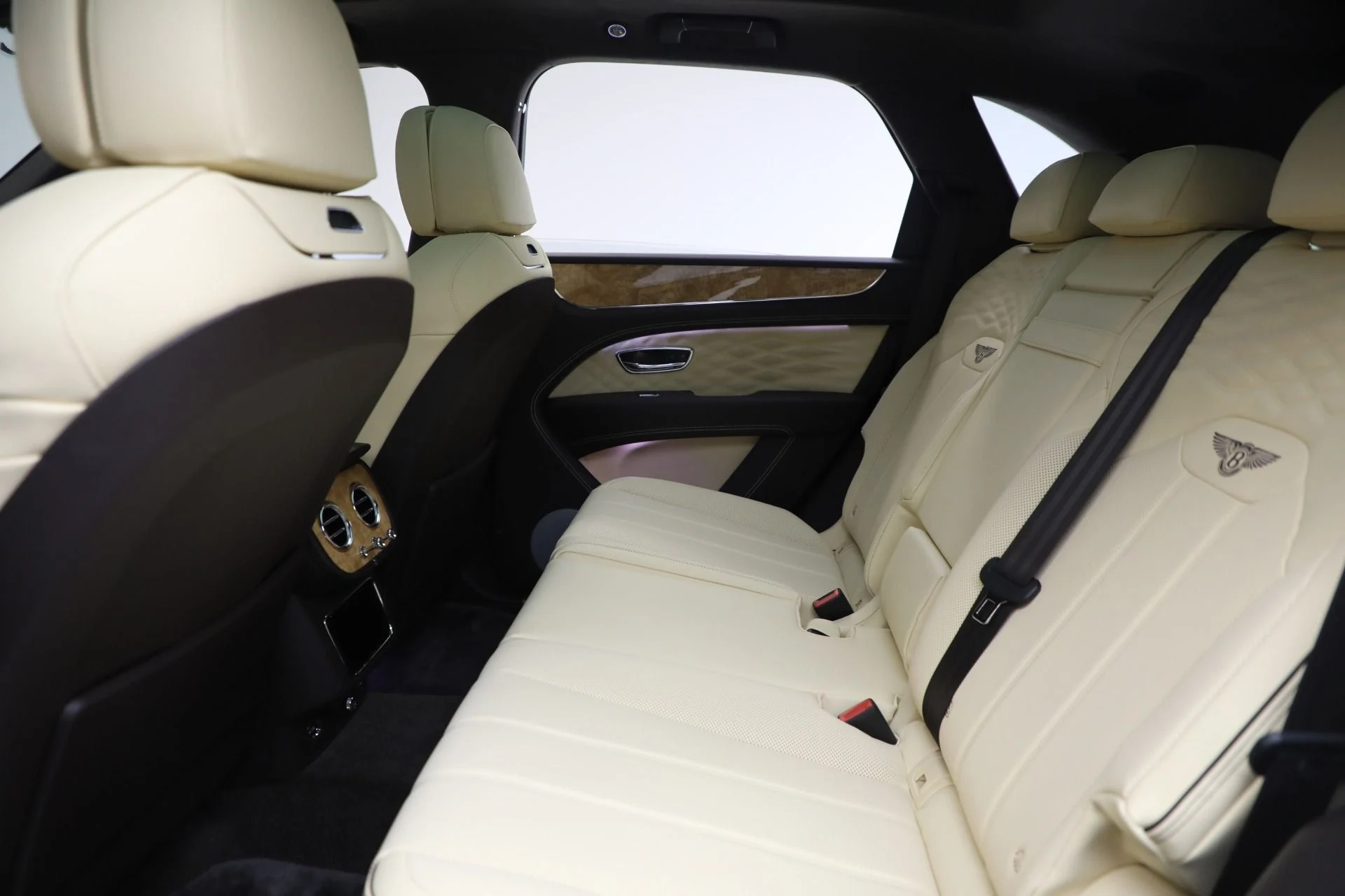 mph023_2518951077_New_2025_Bentley_Bentayga_Azure_V8_1ca8c48bc7
