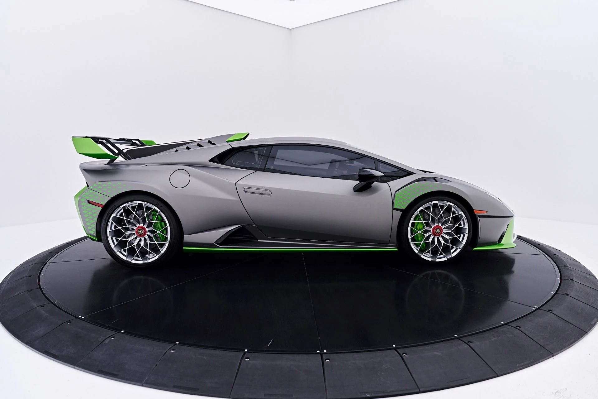 mph023_252333785_Used_2023_Lamborghini_Huracan_STO_Base_1784576245_ef7cd86923