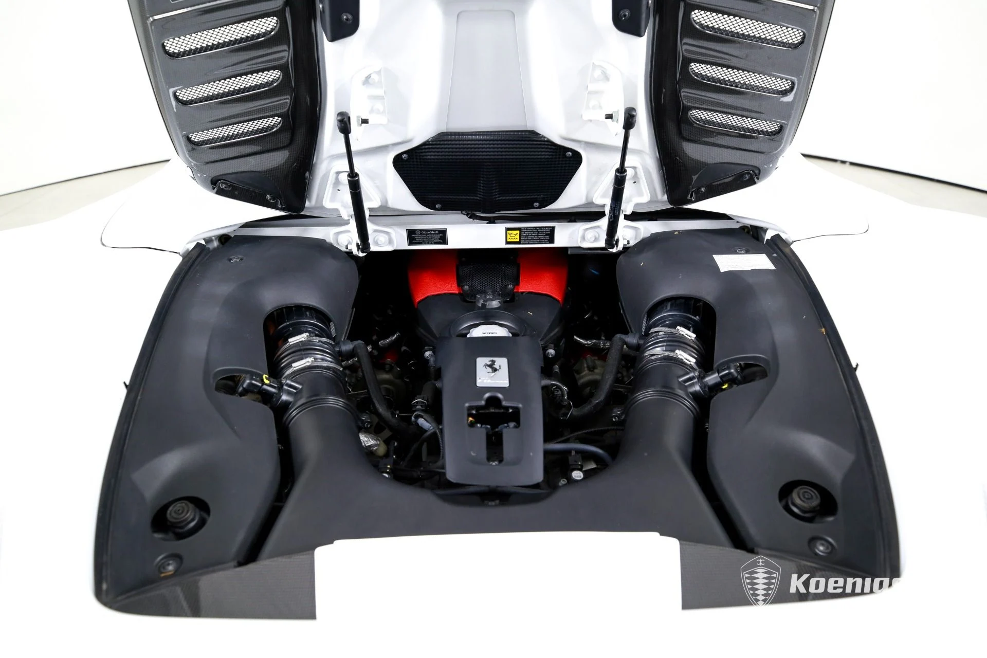 mph023_2528667077_Used_2023_Ferrari_F8_Spider_1783439458_4060e5e98c
