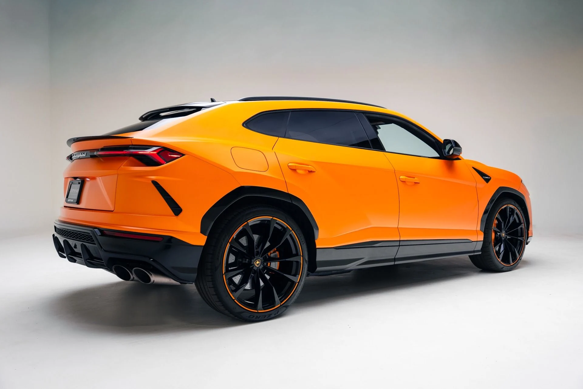 mph023_2531745463_Used_2022_Lamborghini_Urus_1765496956_93390e2126