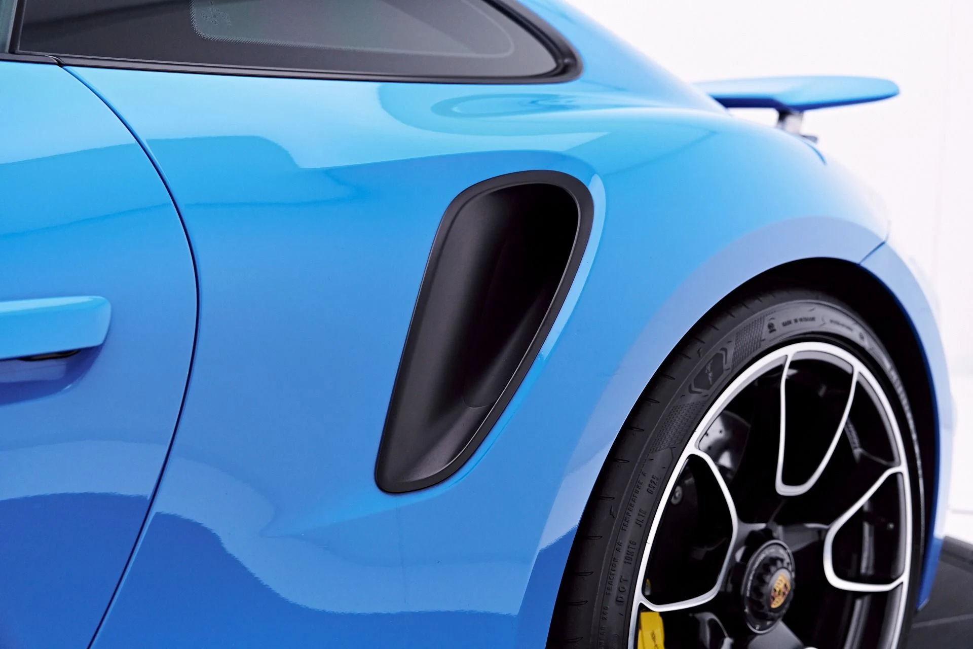 mph023_2531757977_Used_2023_Porsche_911_Turbo_S_1777508492_0df034e4c7