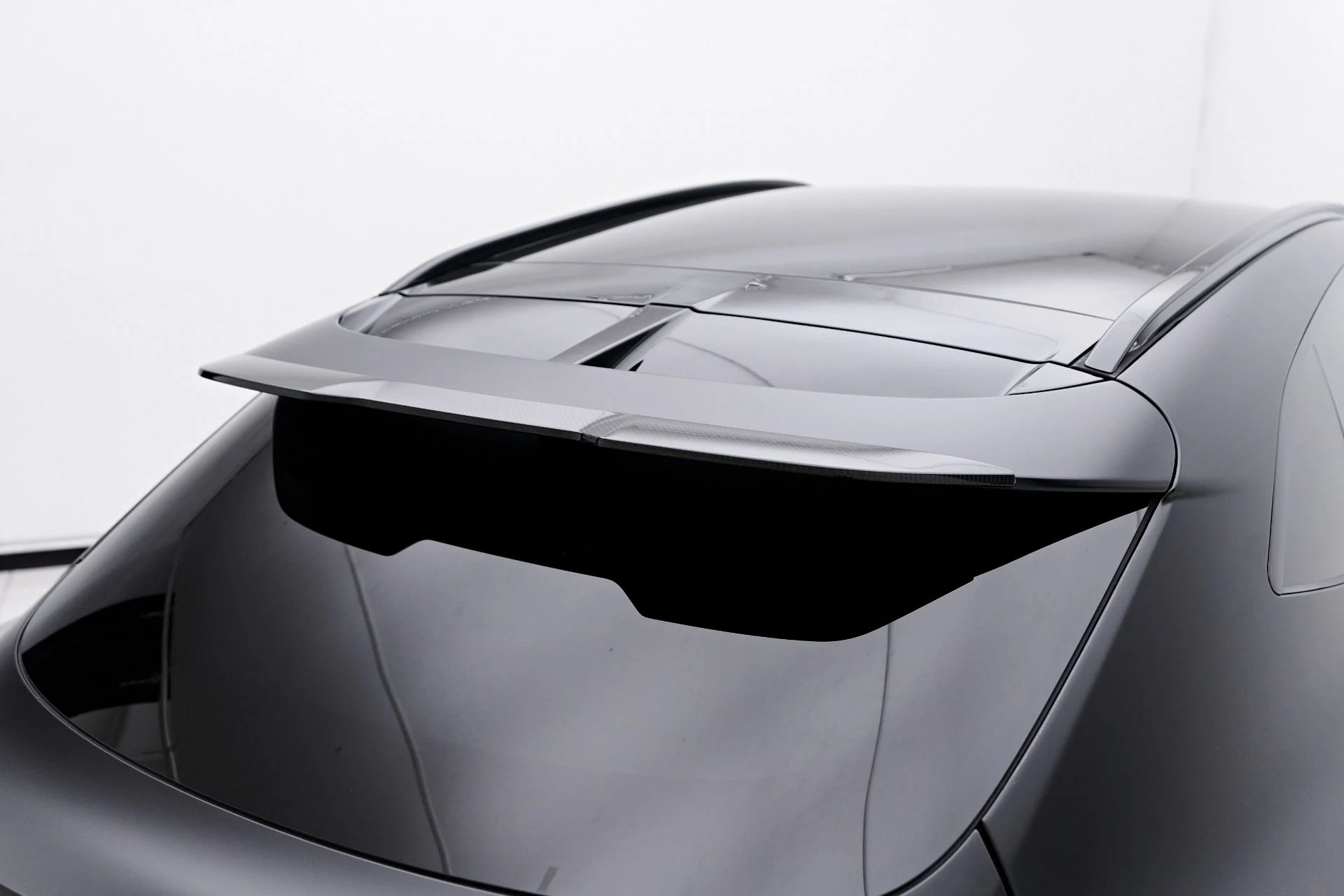 mph023_2533810921_Used_2023_Aston_Martin_DBX_707_1754786768_17c085691c