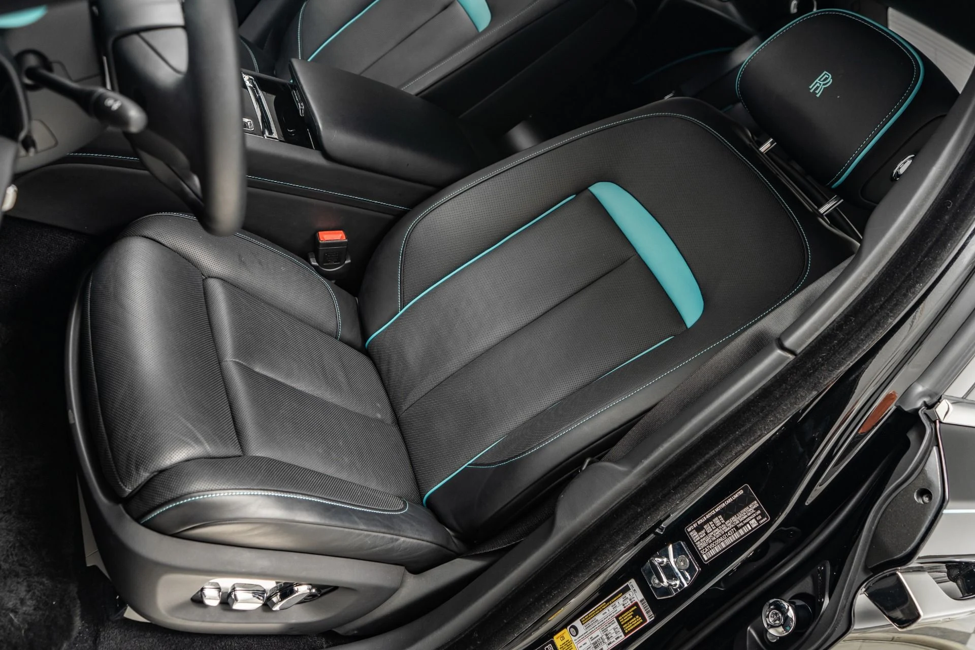 mph023_2538466207_Used_2022_Rolls_Royce_Ghost_The_Ghost_Package_Turquoise_Accents_Illuminated_Fascia_1774388734_47faaeb9ae