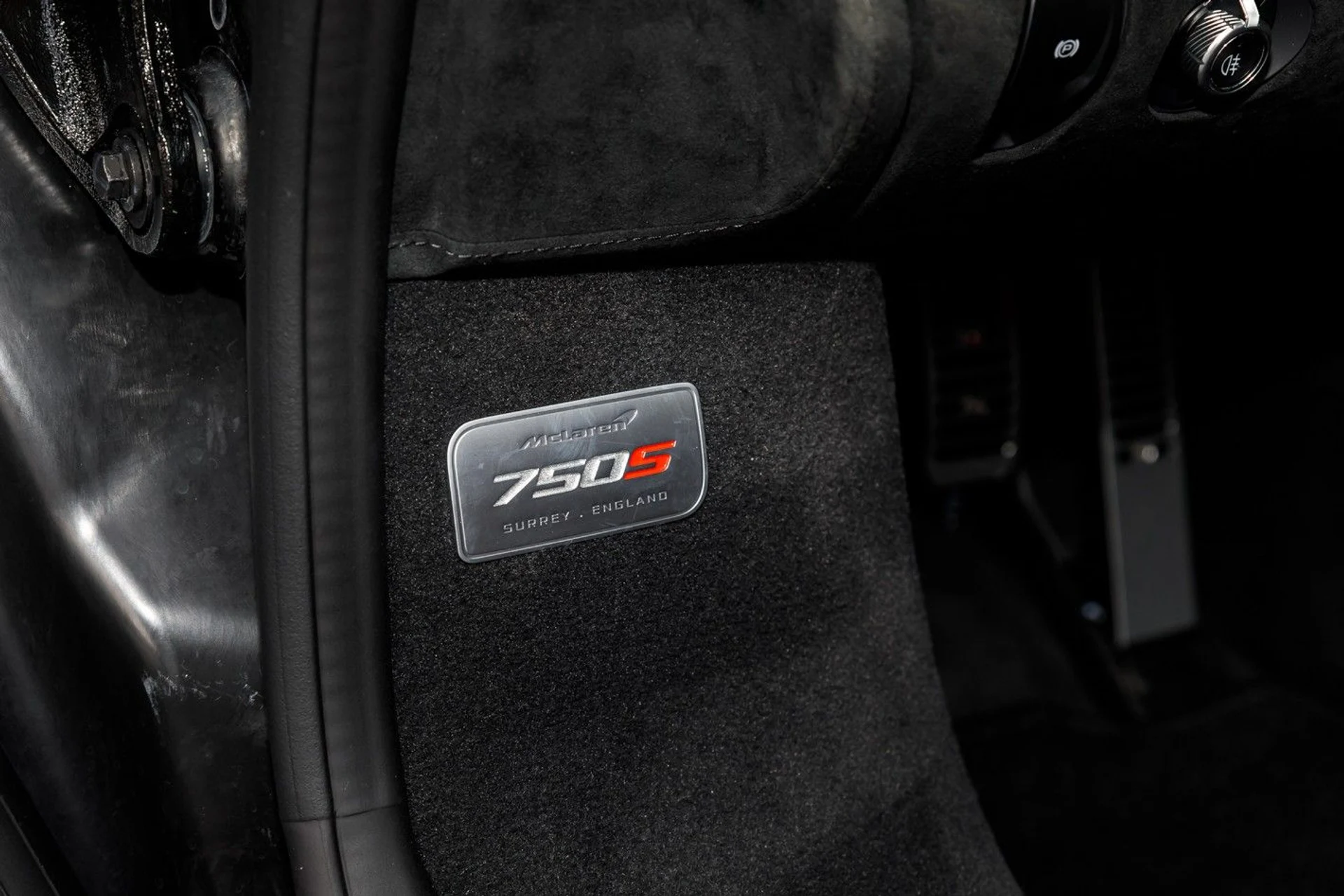 mph023_2538572617_637_p24_l_269d1edf0a