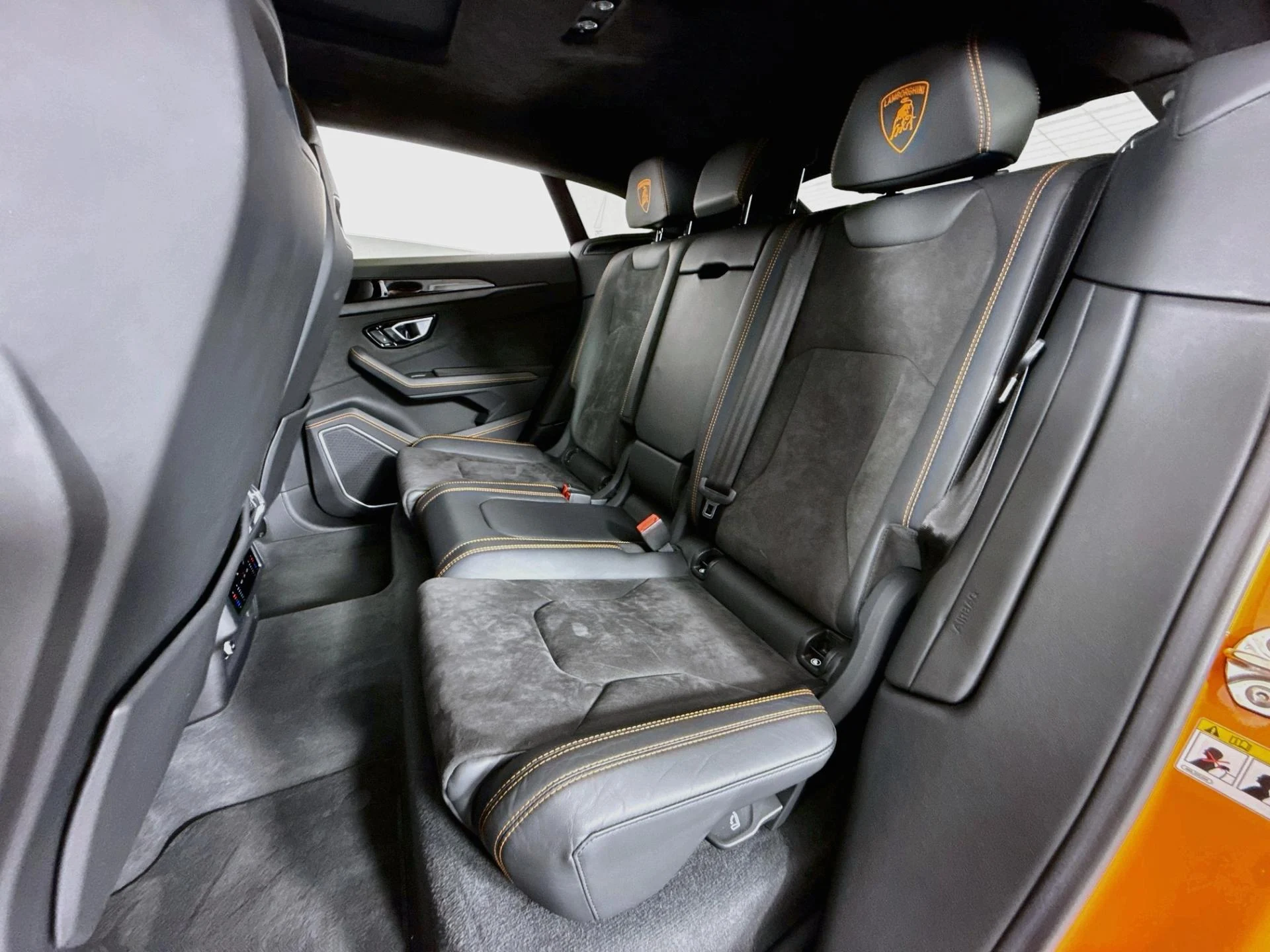 mph023_2542390041_Used_2022_Lamborghini_Urus_1790289768_e15b99547a