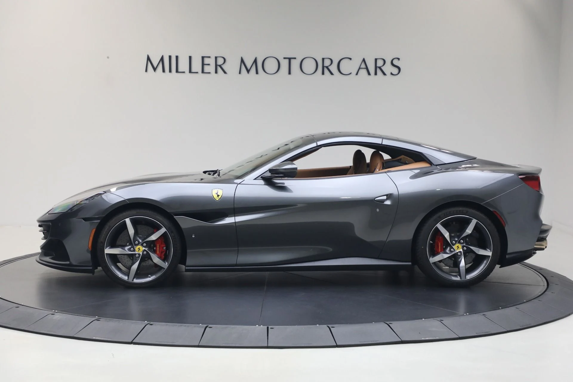 mph023_2557084588_Used_2022_Ferrari_Portofino_M_1785520337_abeab5bd88
