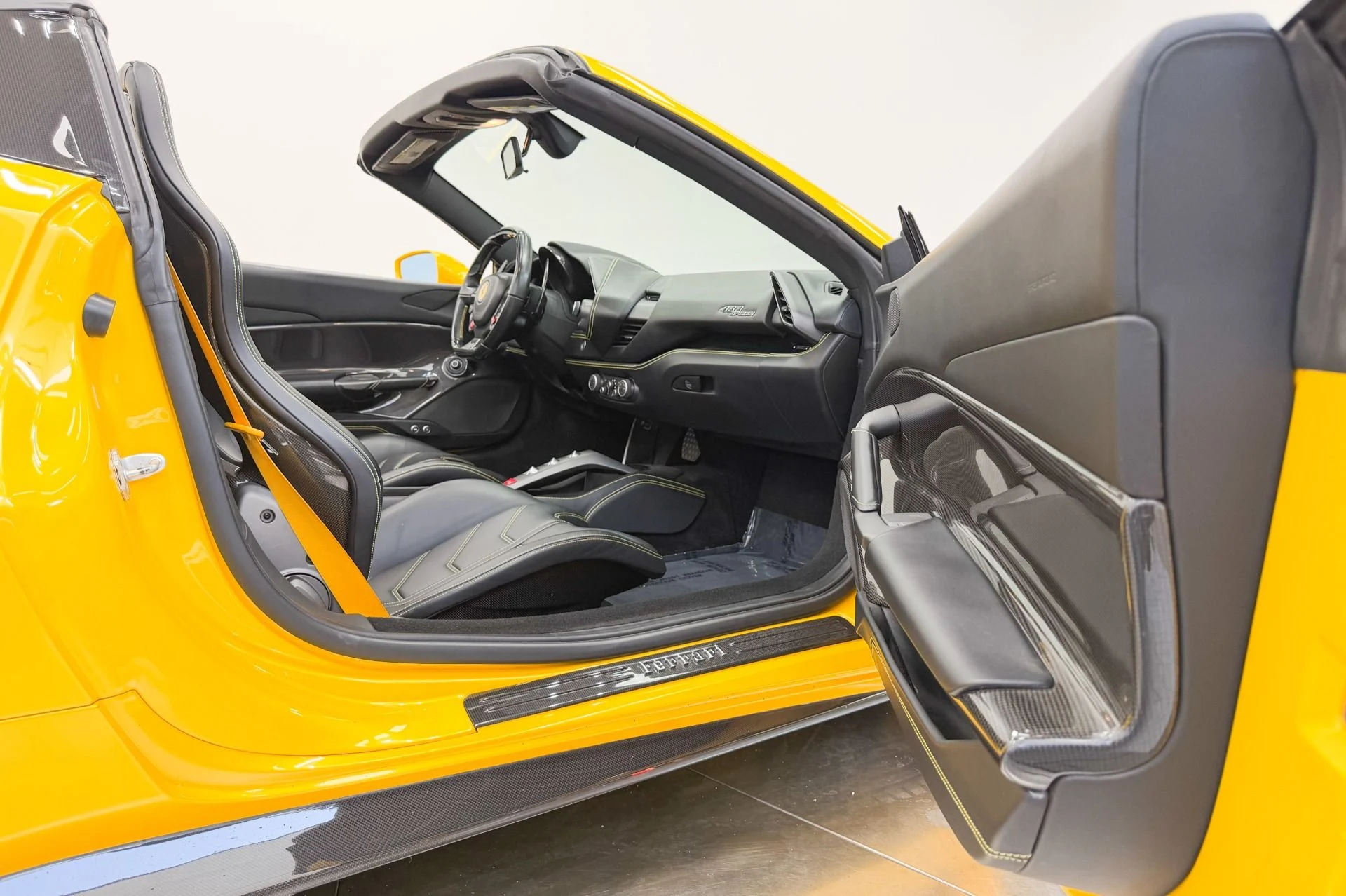 mph023_2557682805_Used_2017_Ferrari_488_Spider_Carbon_Fiber_Racing_Seats_Extensive_Carbon_Fiber_1782928237_0a27d39aac