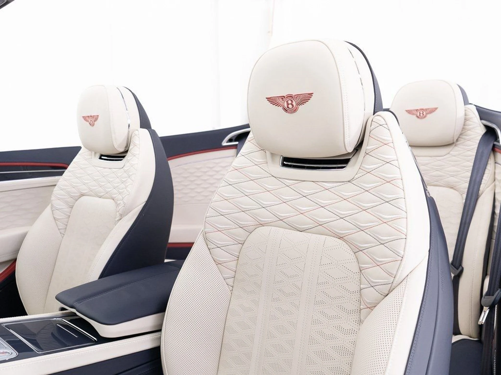 mph023_2558627238_0c7f3bb2ea11546f212cfdeef264b534_e6f5fb9723