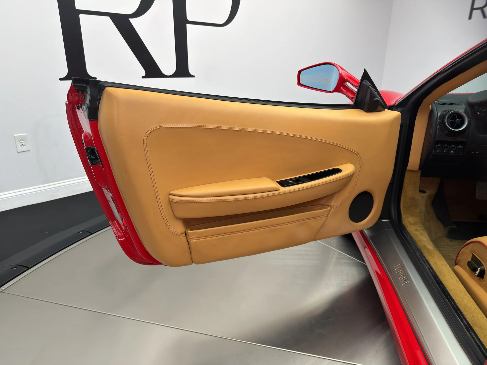 mph023_2558703613_PR_01_H_interior_001_c3fdf75045
