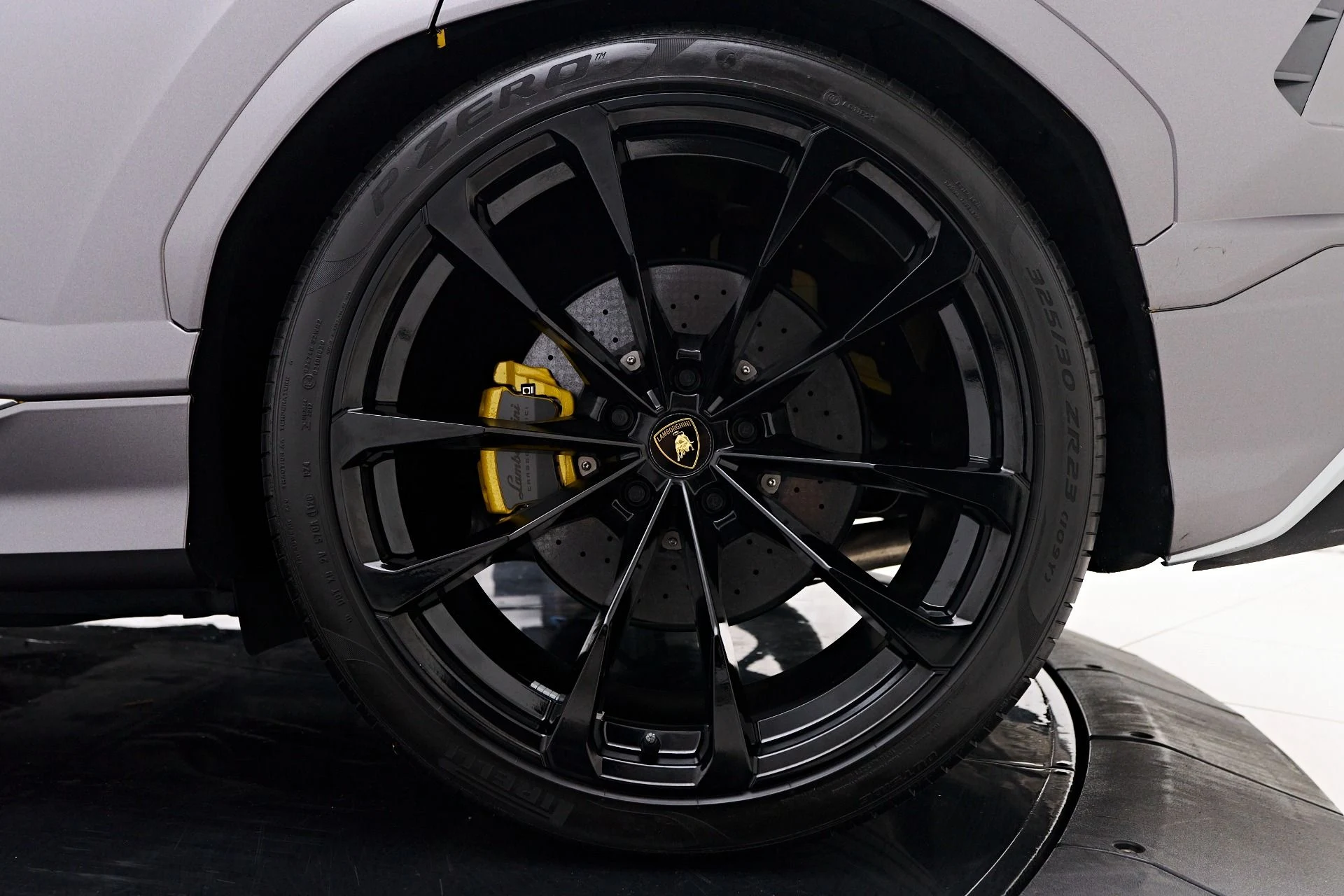 mph023_2560048571_Used_2021_Lamborghini_Urus_Base_1758751747_1d76feb9ac