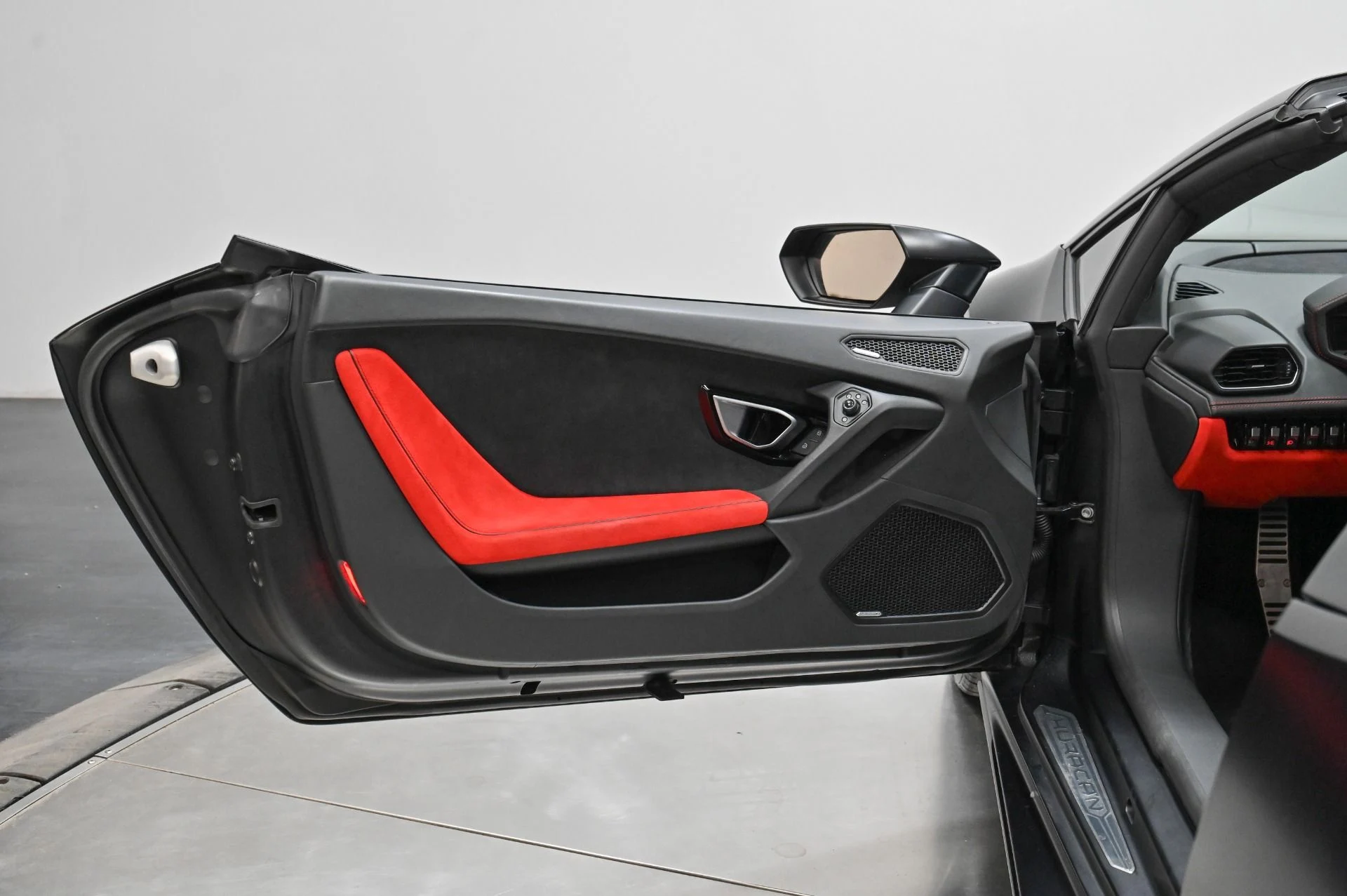 mph023_2570921793_Used_2021_Lamborghini_Huracan_EVO_Base_1754943385_90c708720a