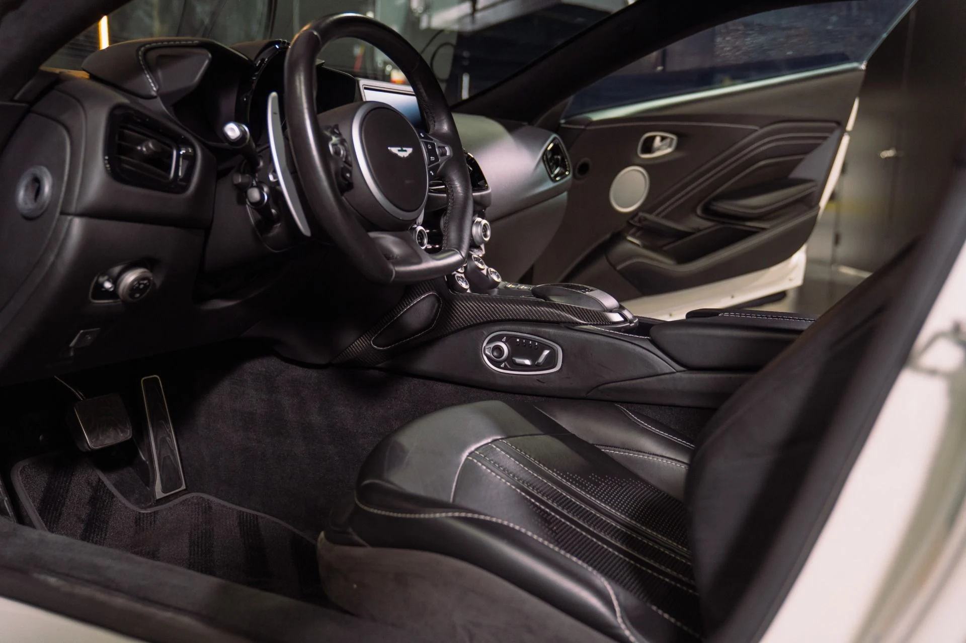 mph023_2573053265_Used_2019_Aston_Martin_Vantage_1792797785_94fe87c071