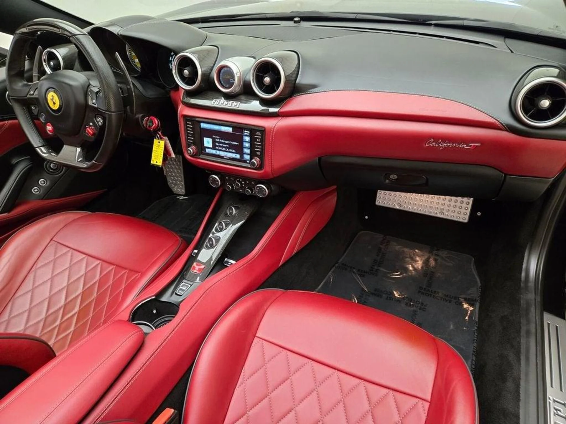 mph023_2575613257_Used_2015_Ferrari_California_T_1776503263_3f51bedfe5